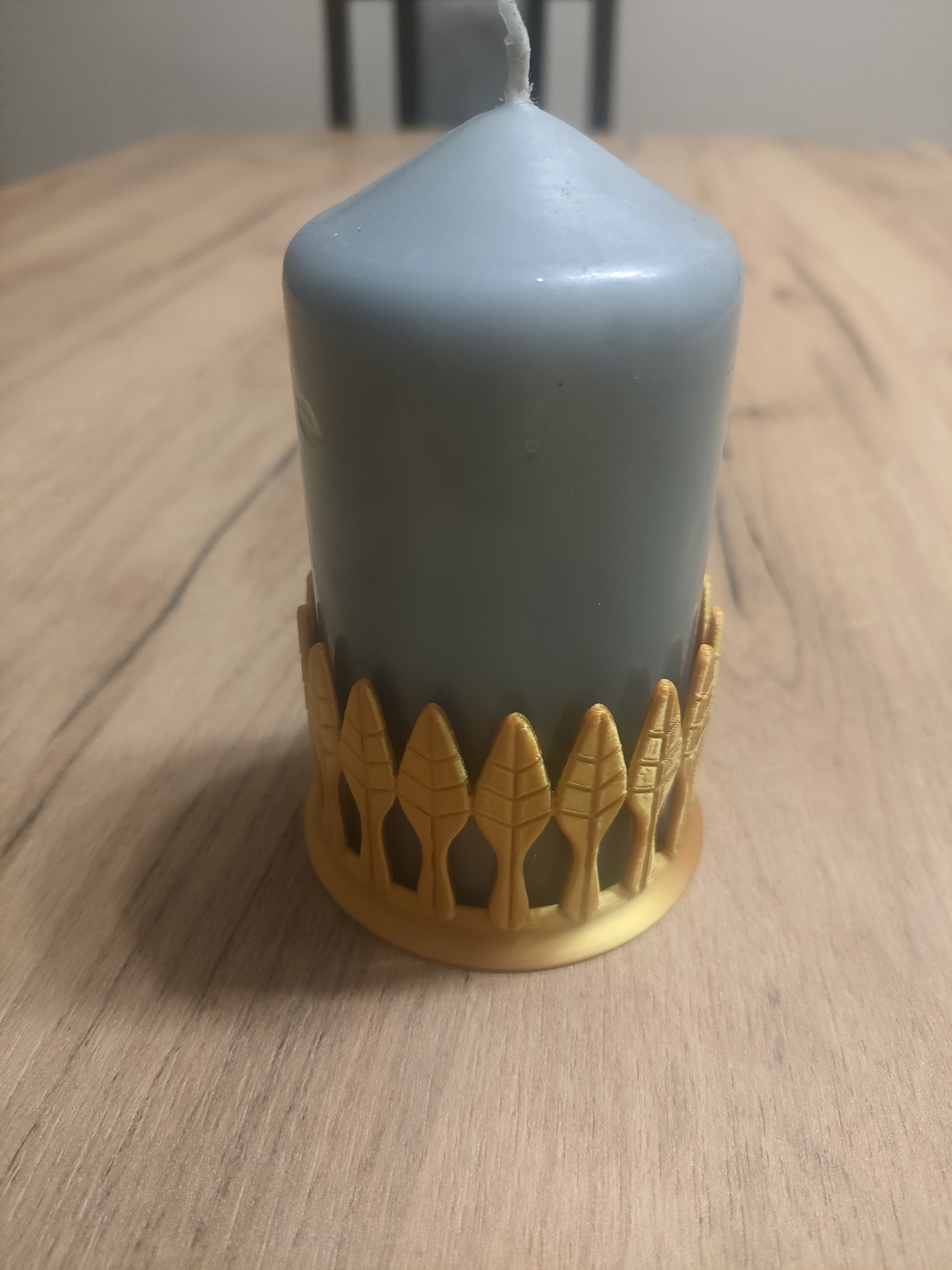Round Leaf Candle Holder