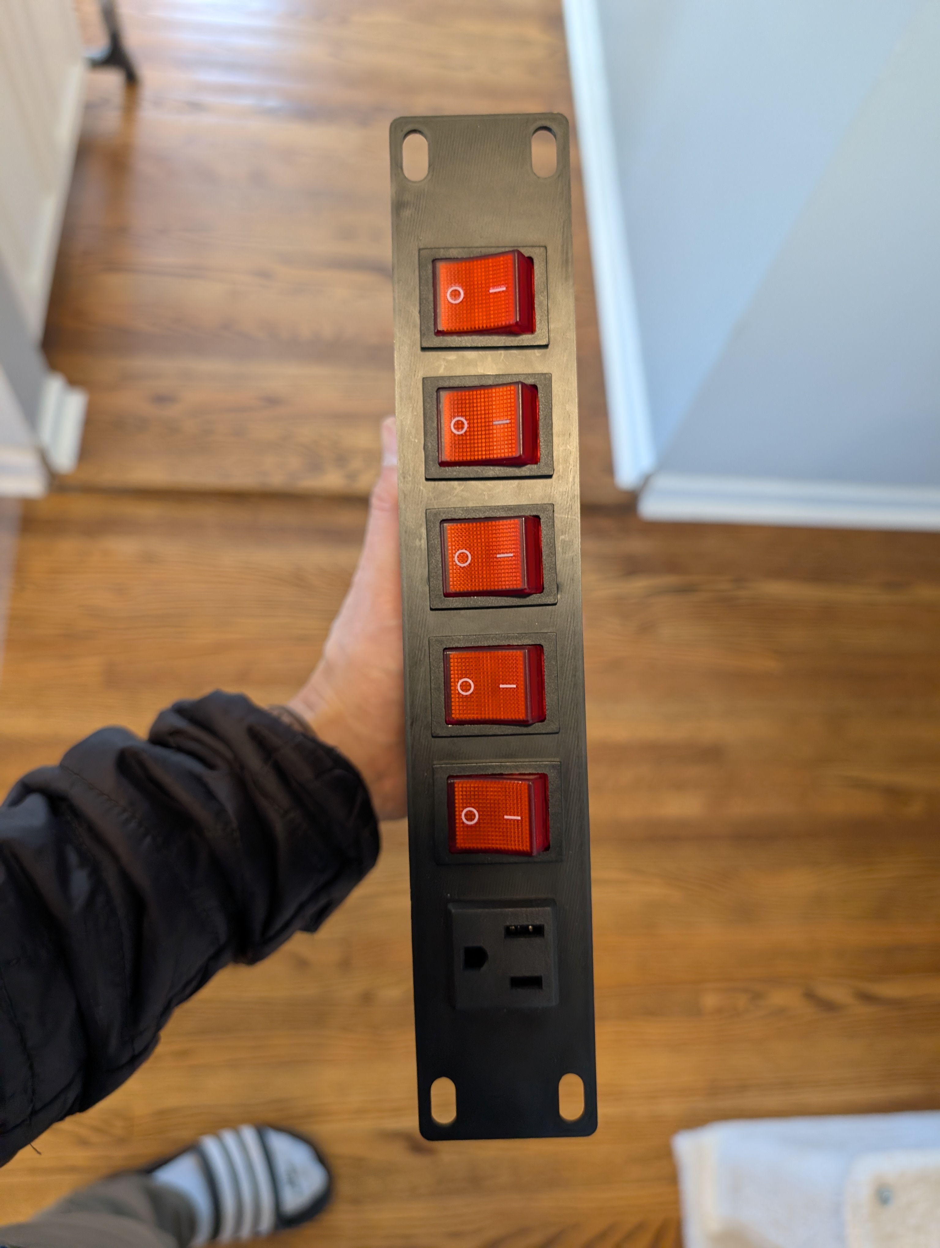 10-Inch Rackmount PDU
