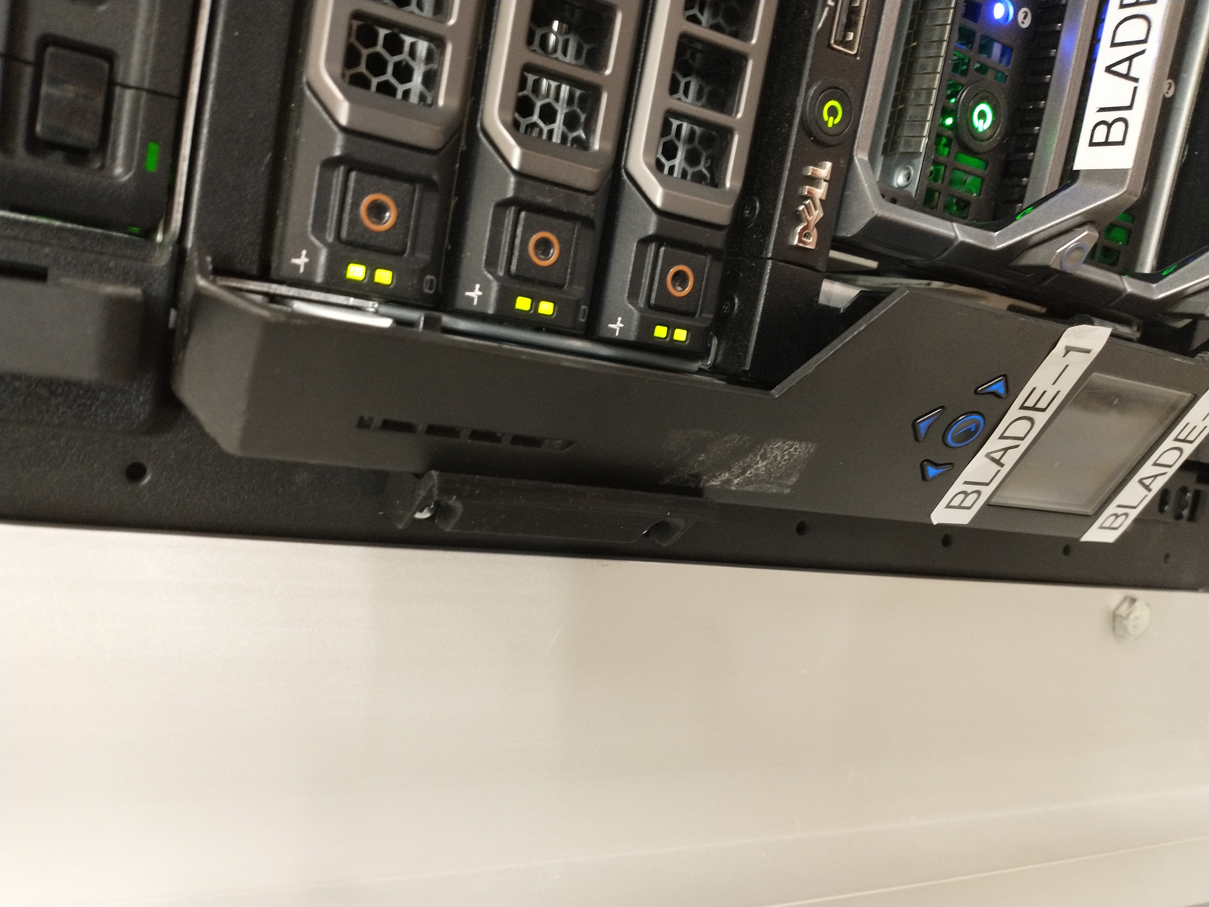 Dell VRTX Left Rack Clip