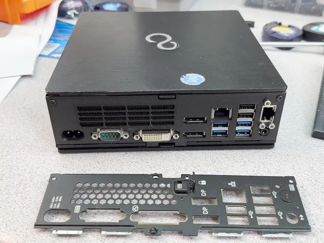 Fujitsu Q957 - Custom backplate for second LAN port