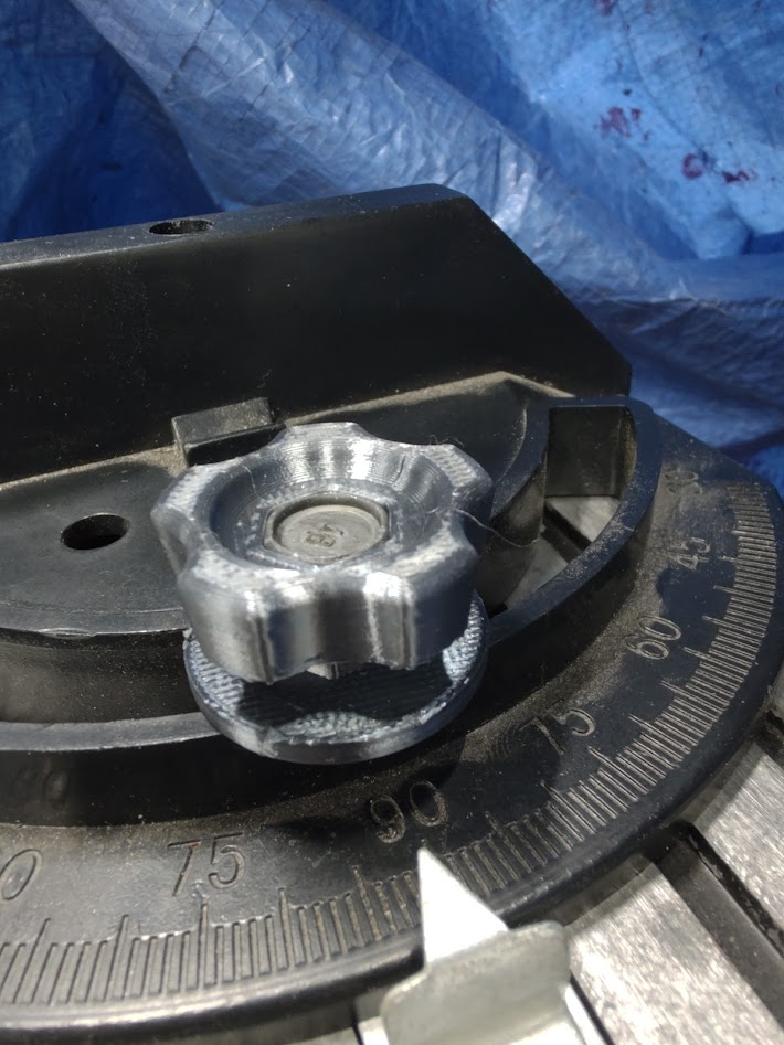 Fence hold-down knob for Delta bandsaw