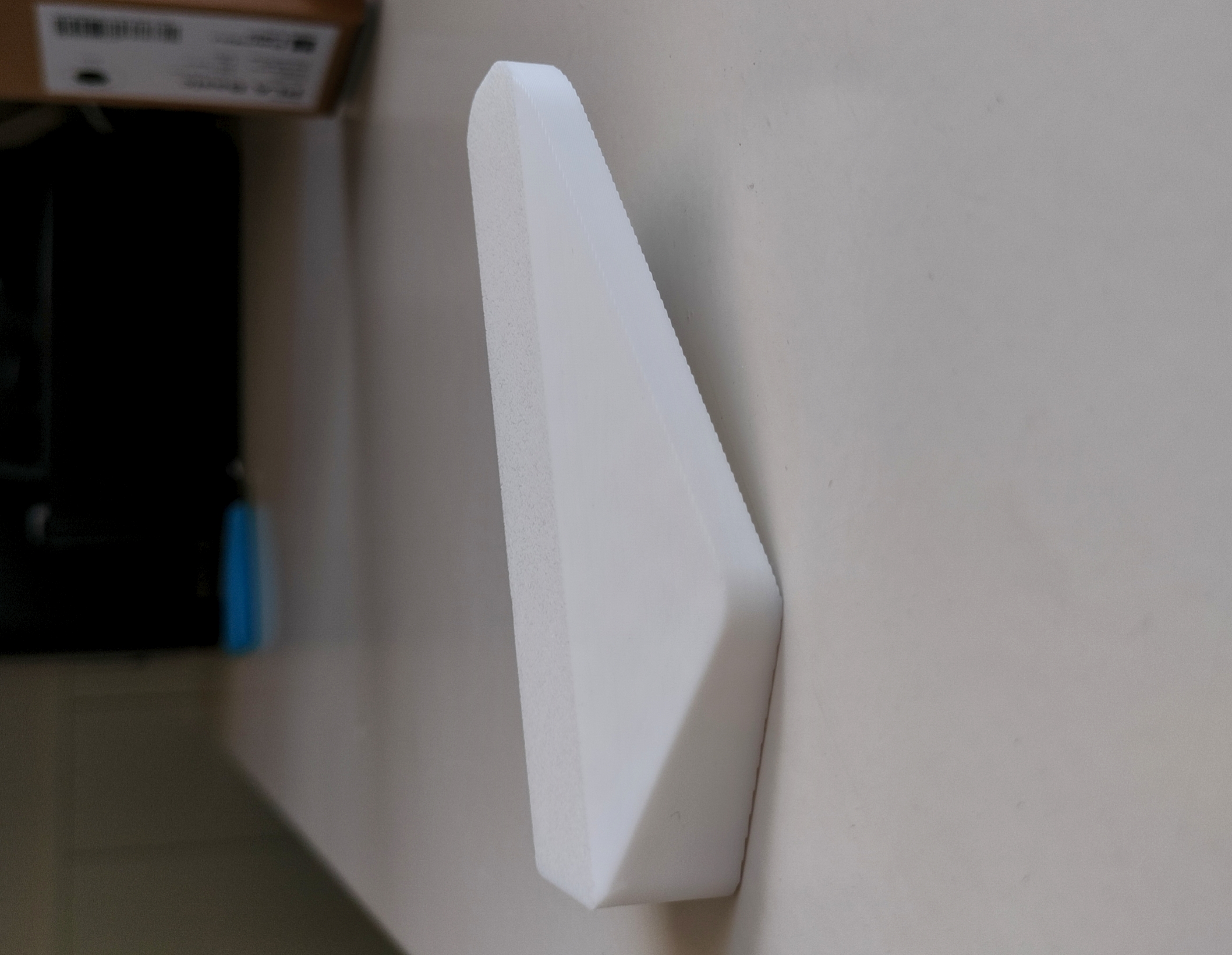 Miniatura 2 do modelo 3D Invisible Wall Hook