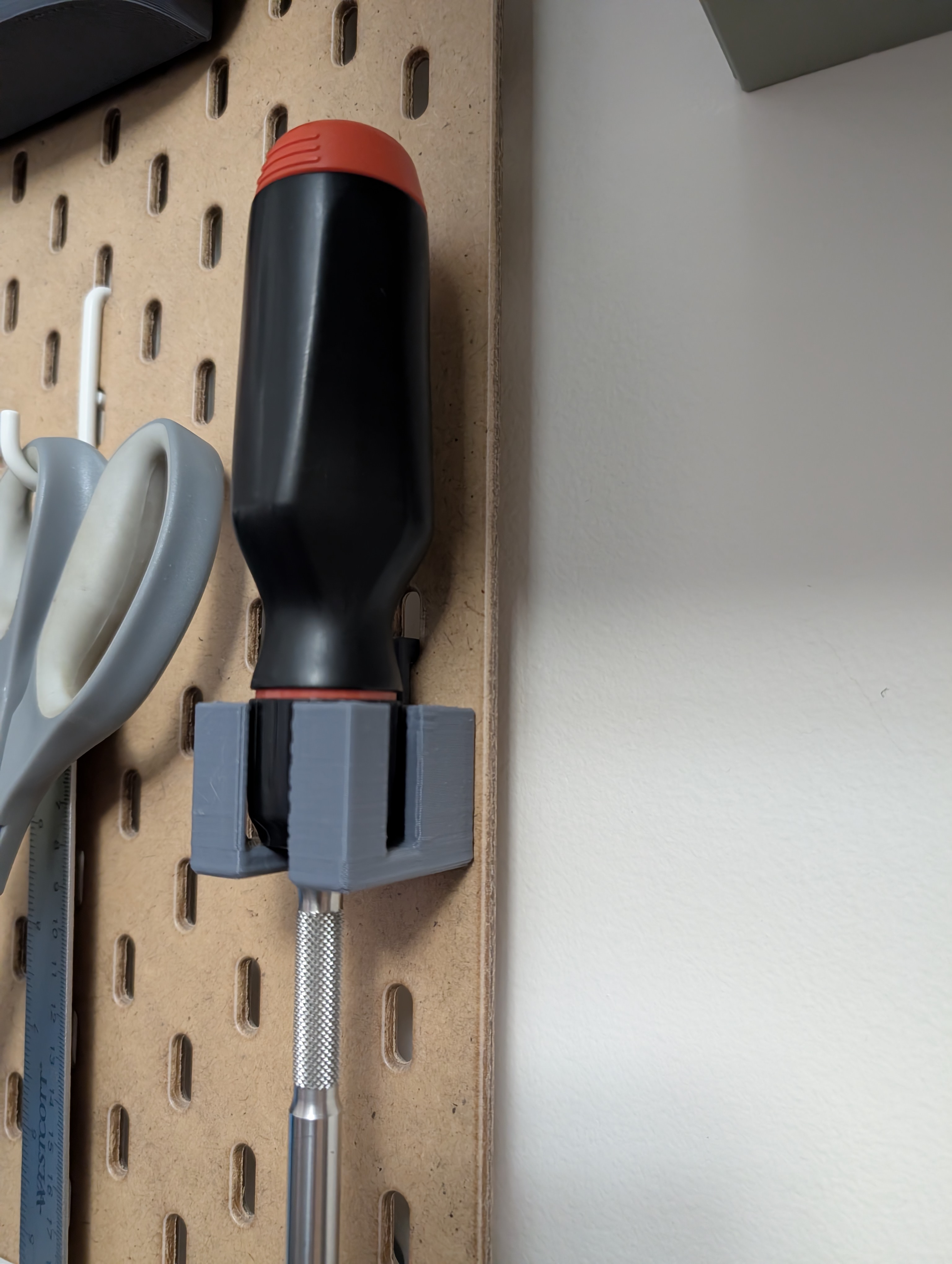 LTT Screwdriver holder for SKADIS