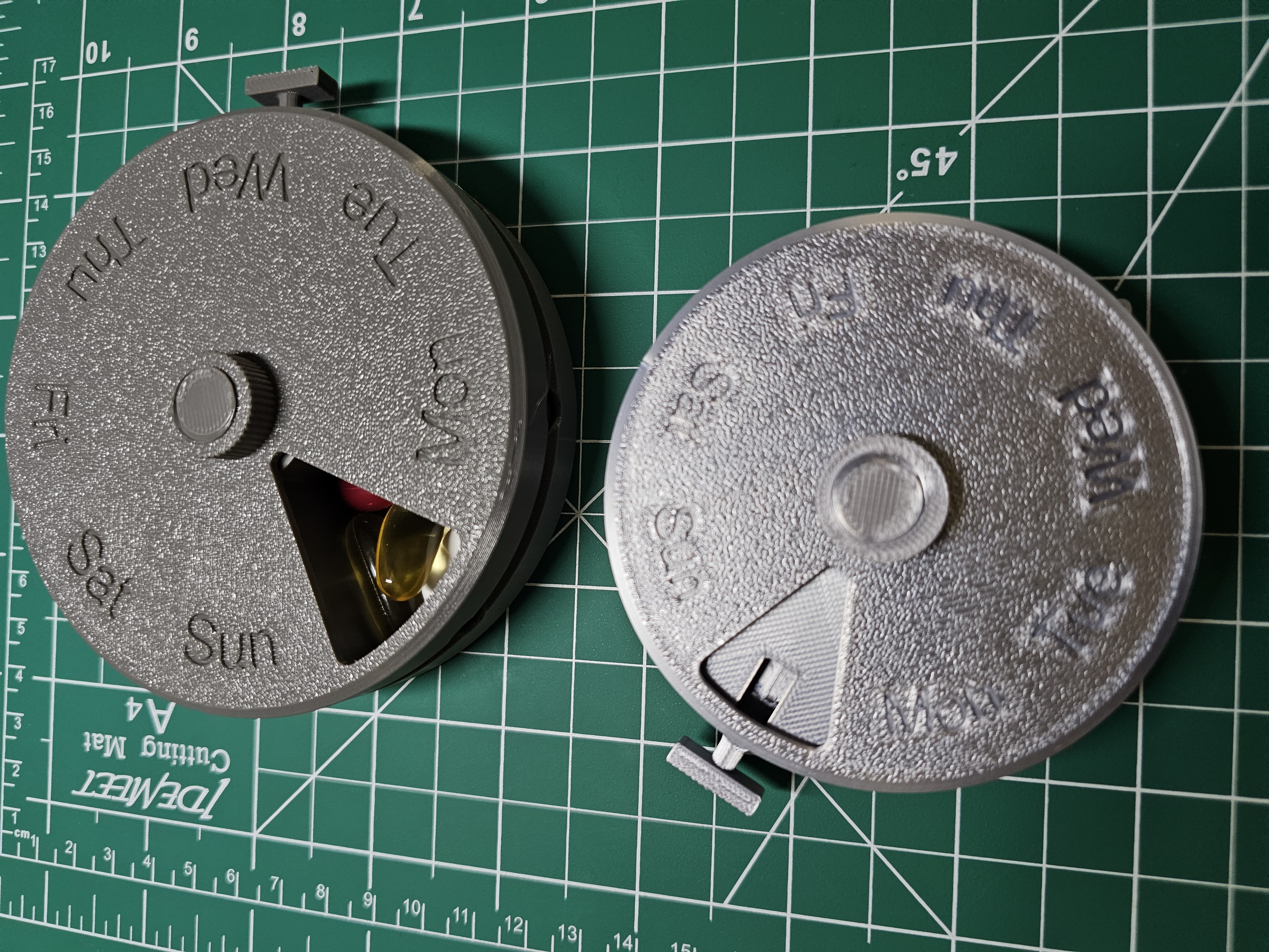 Rotating Pill Organizer with Spring-Lock Mechanism — STL Grátis | 3DFinder