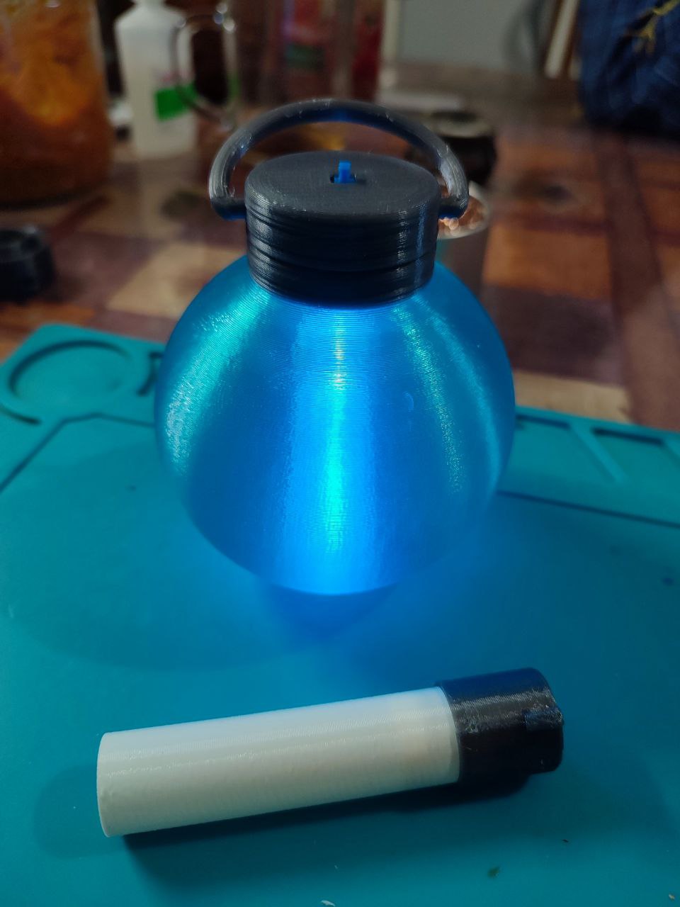 The Magic Flask (+mini flashlight)