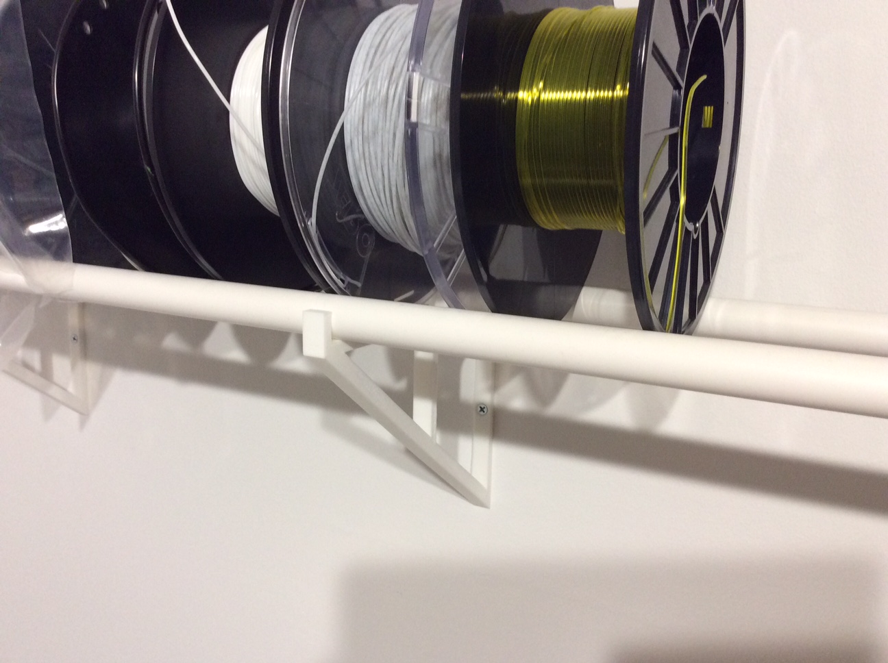 Miniatura 2 do modelo 3D Filament Spool Shelf Bracket