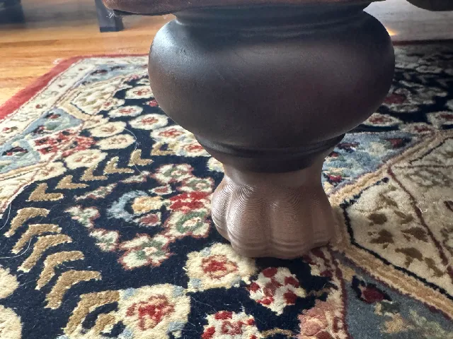 Couch Riser : cat foot