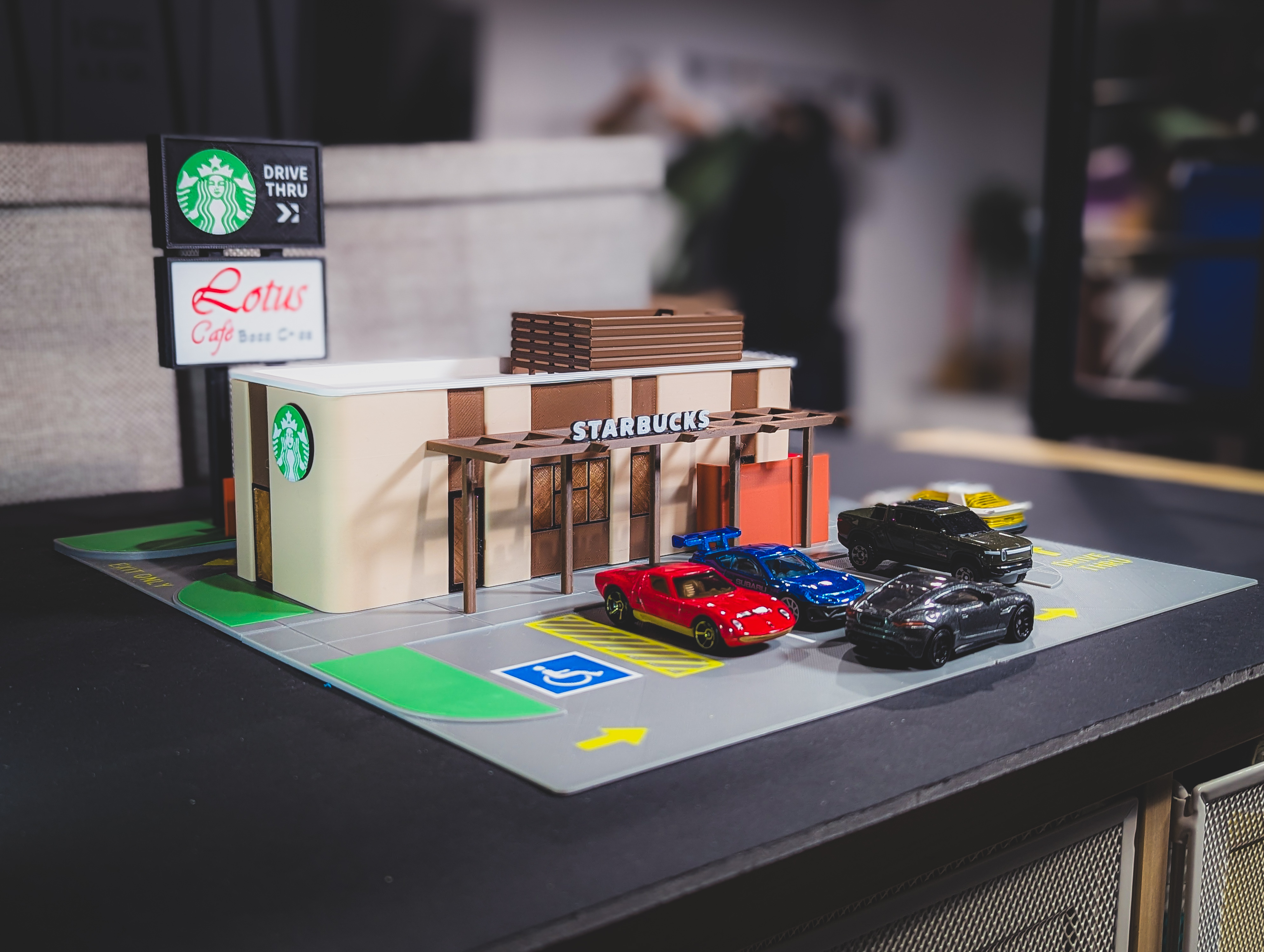 Starbucks Model Set - 1:64 Scale Diorama — thumbnail 14