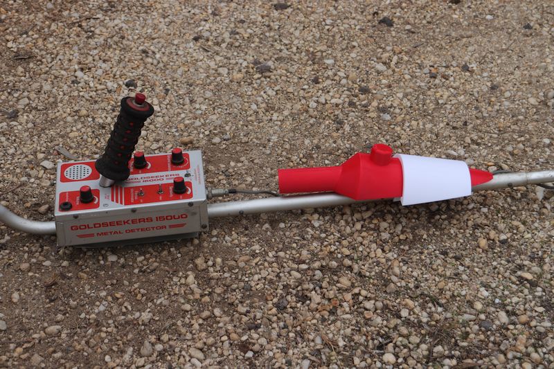 Shaft mount scoop holder