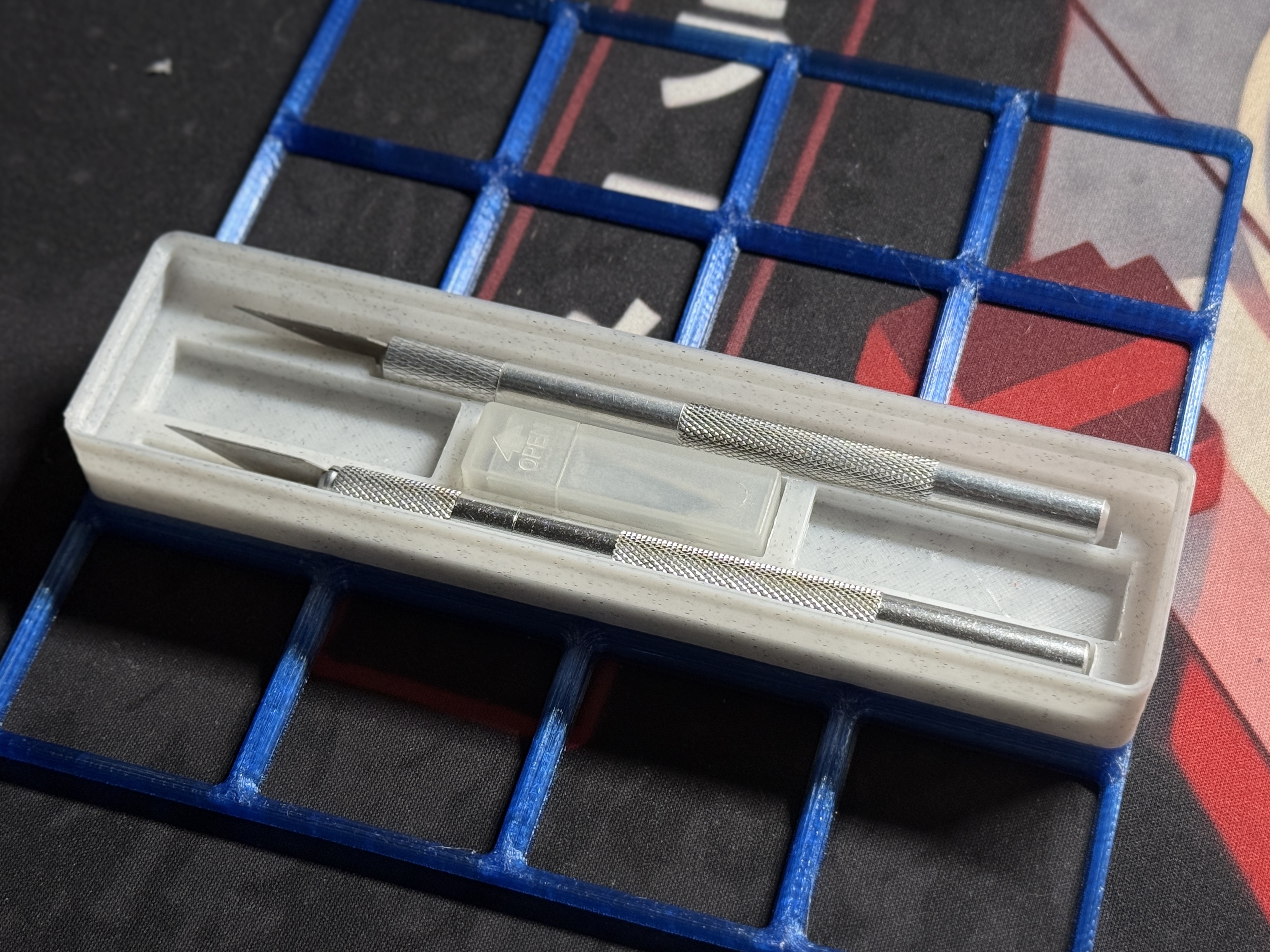 Gridfinity 4x1 holder for model knife (two variants)