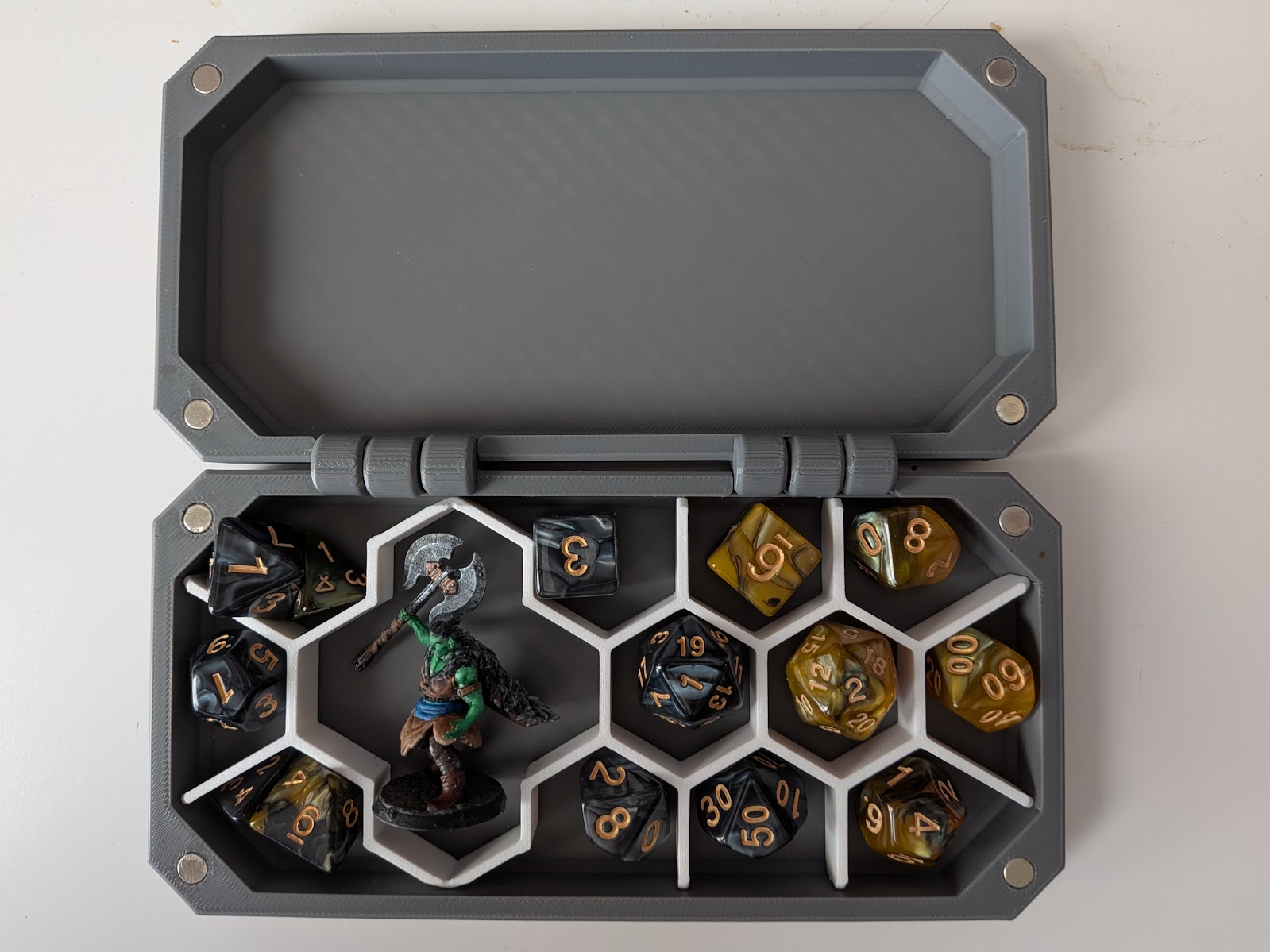 EDDC Insert with space for a miniature