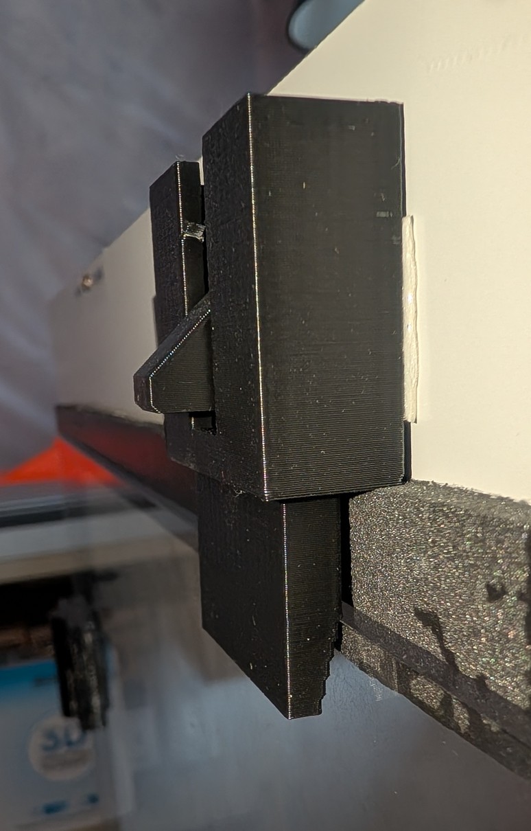 Sliding latch with variable engagement height — thumbnail 2