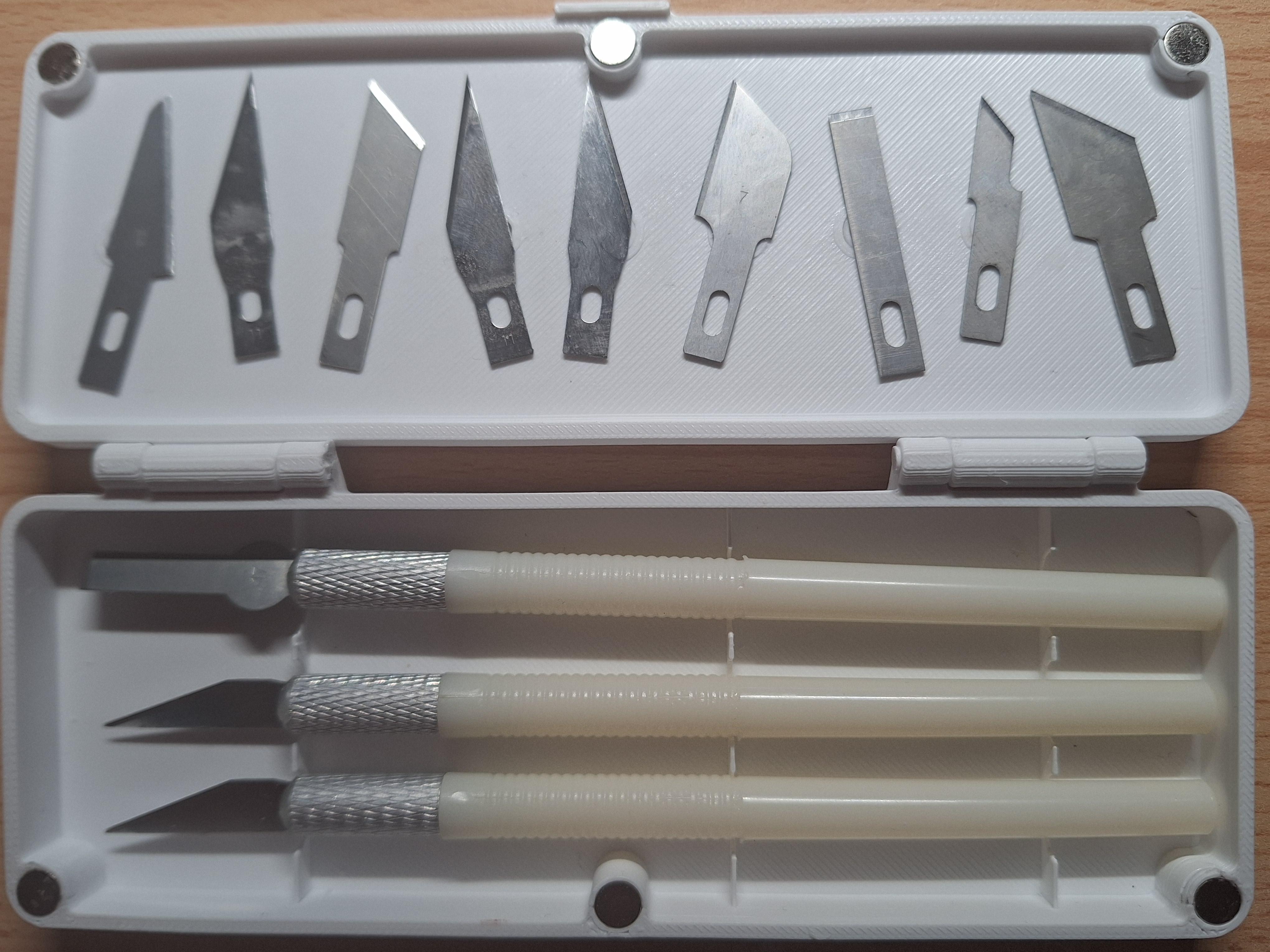 Box für Bastelmesser, Box for craft knives