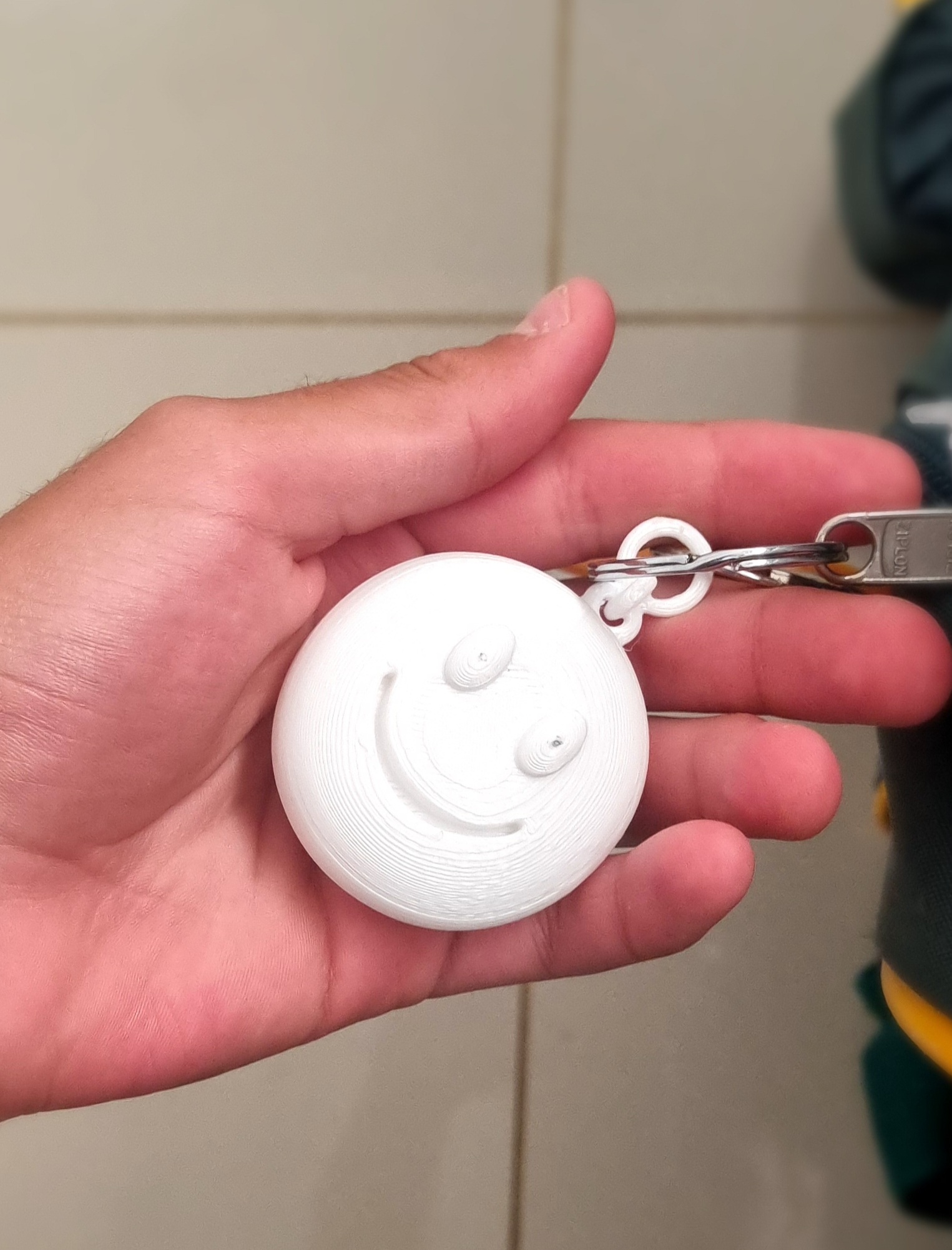 Miniatura 4 do modelo 3D Smiley face keychain :)