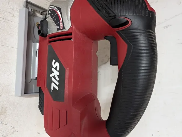 Wall bracket/holder for the Skil 4495 jigsaw