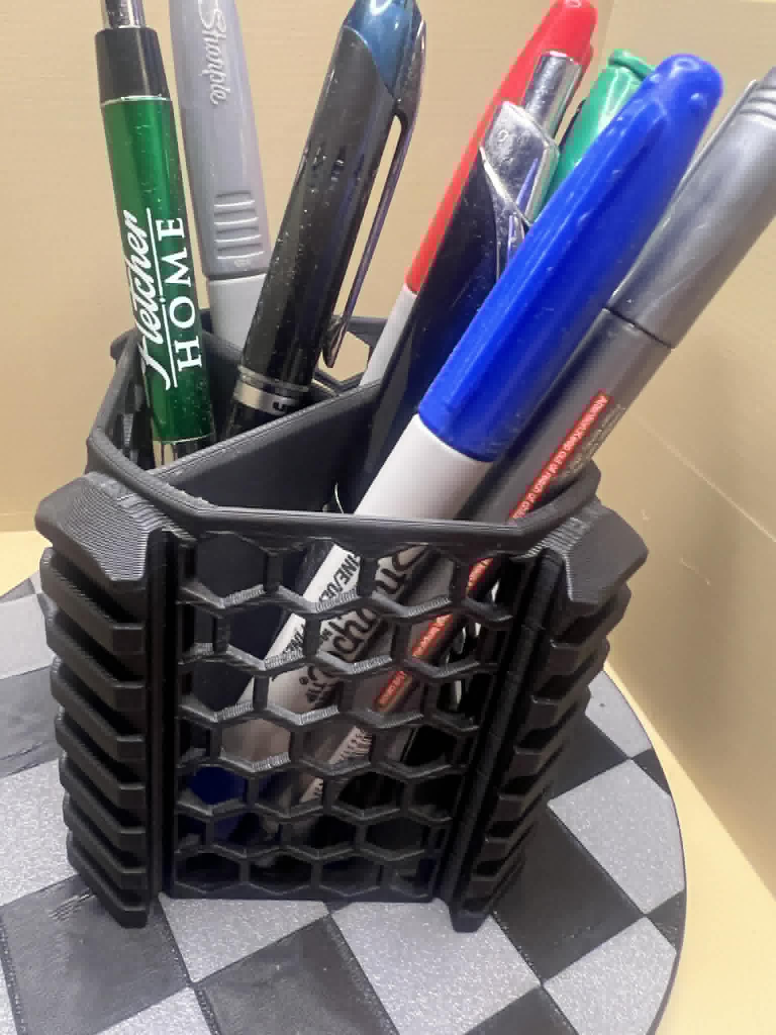 Miniatura 4 do modelo 3D Tactical pen holder