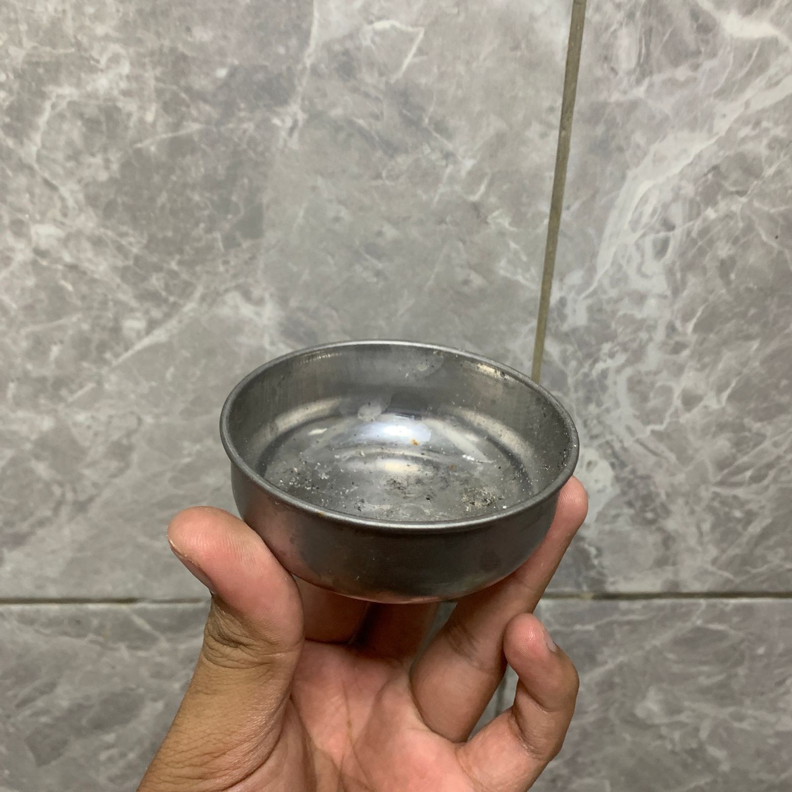 wall mount ashtray — thumbnail 3