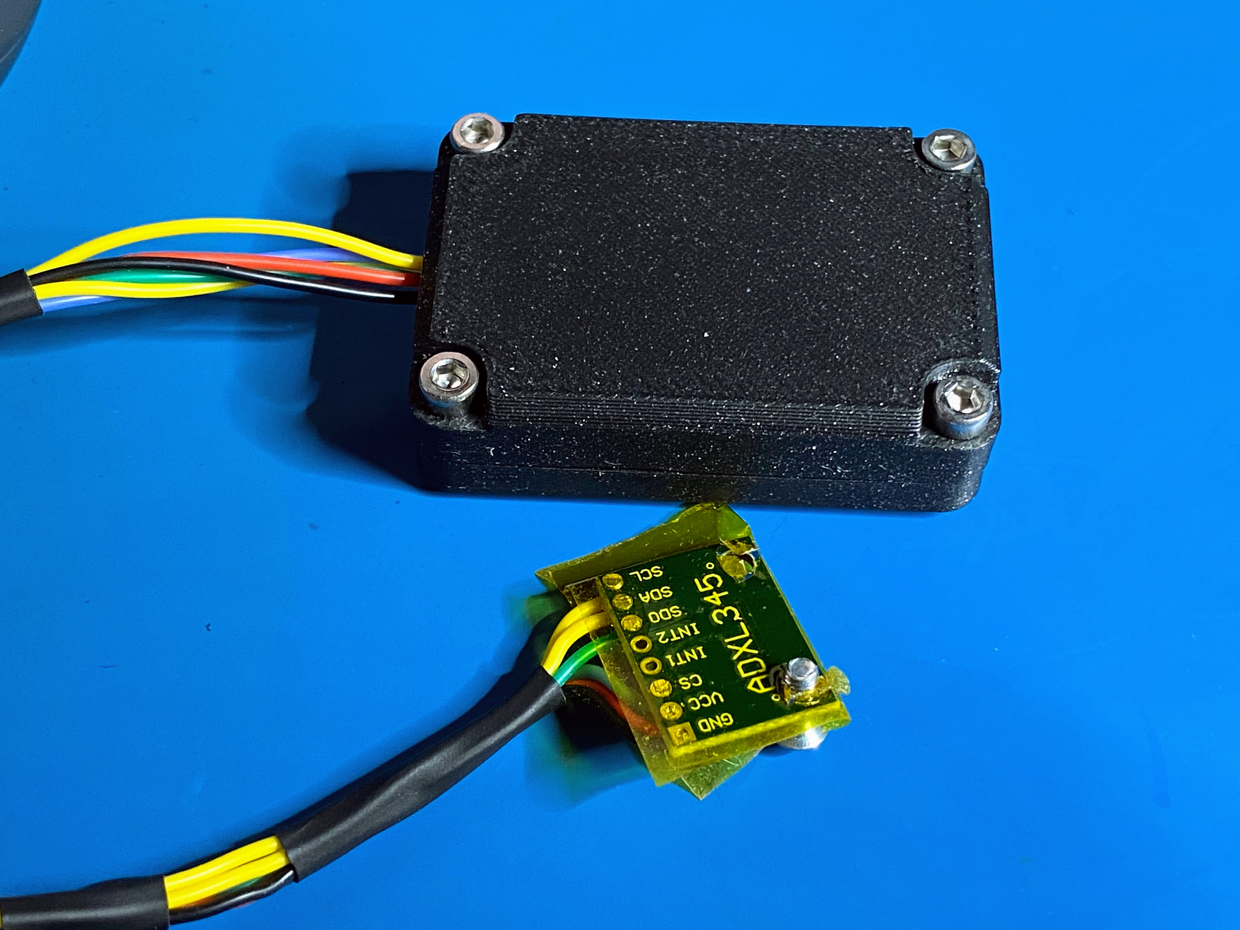 Raspberry Pi Pico case with build in cable retainer and more pins available