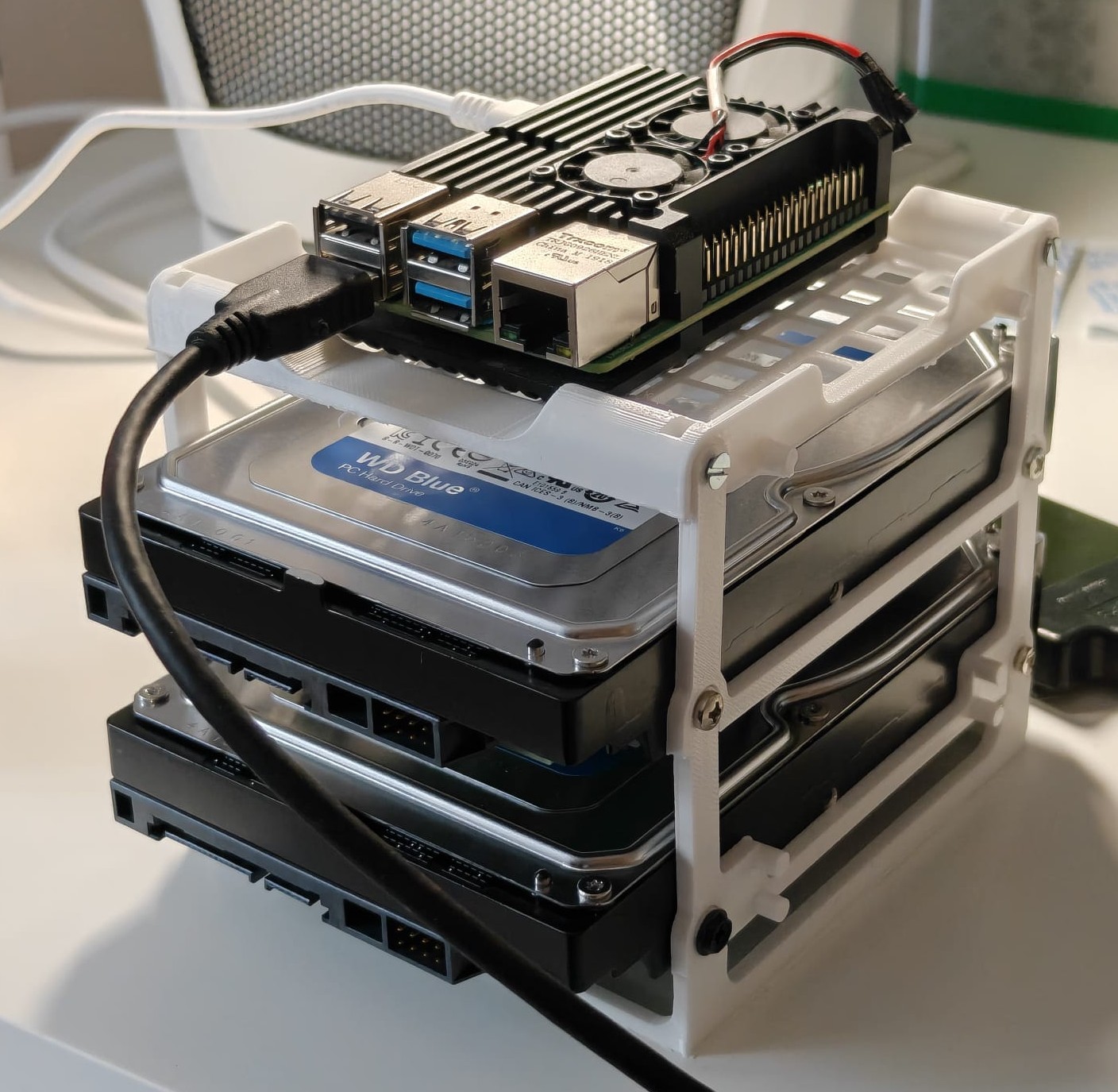 Modular stackable HDD Rack: Flat Top