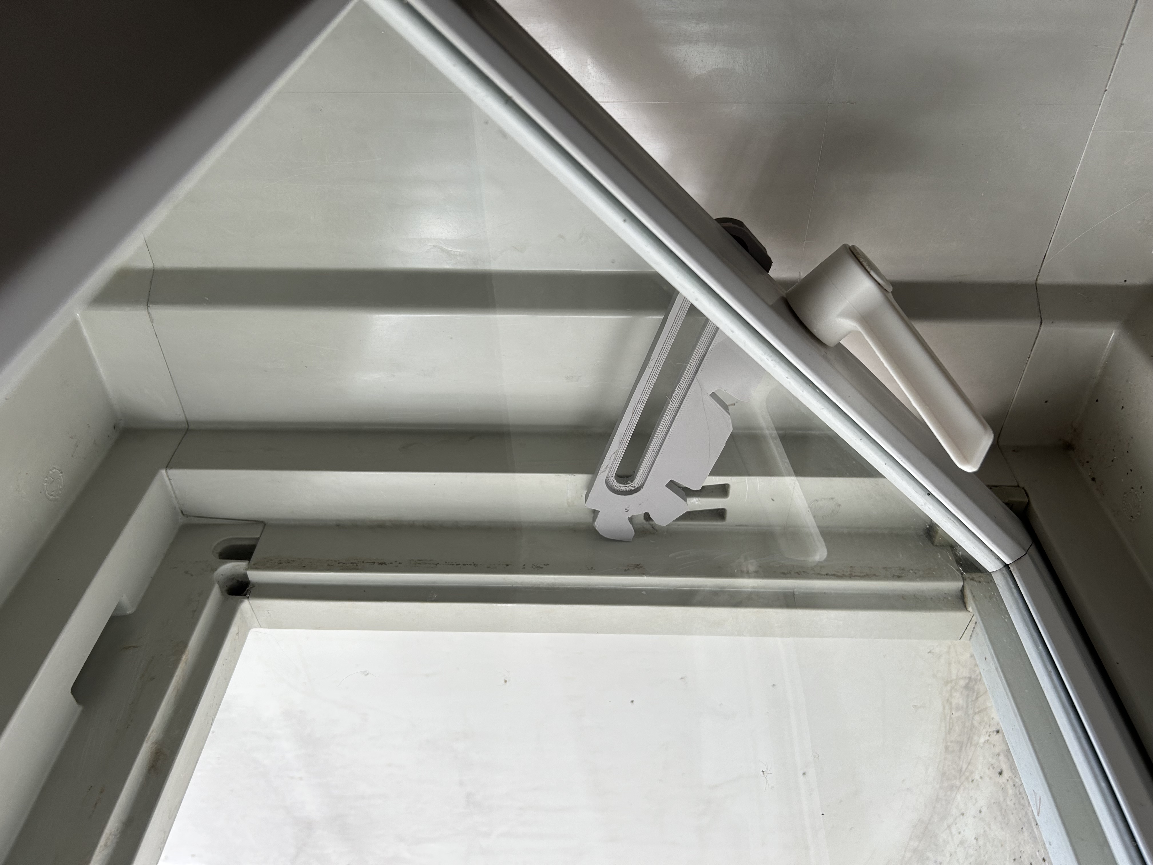 MEA Basement Window Spare Part Kippschere