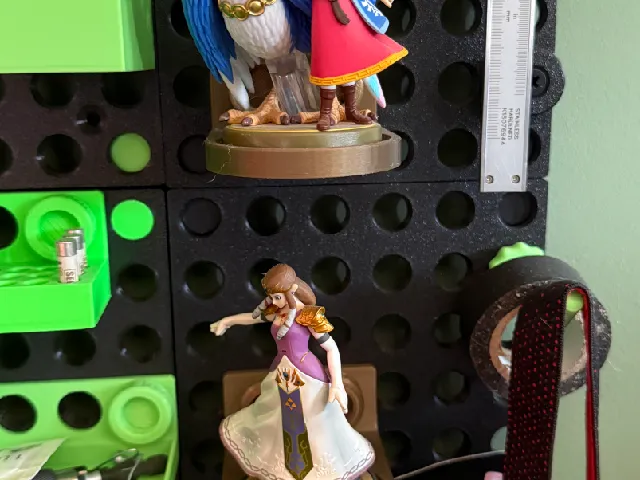 Threadboard Amiibo holder (single and double)