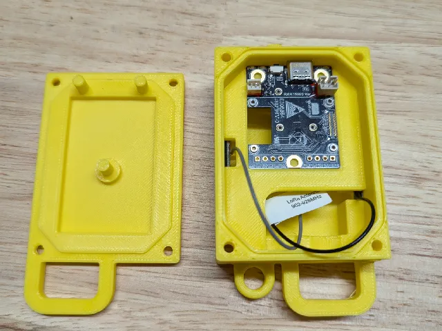 Meshtastic case with internal antennas (RAK 19003)