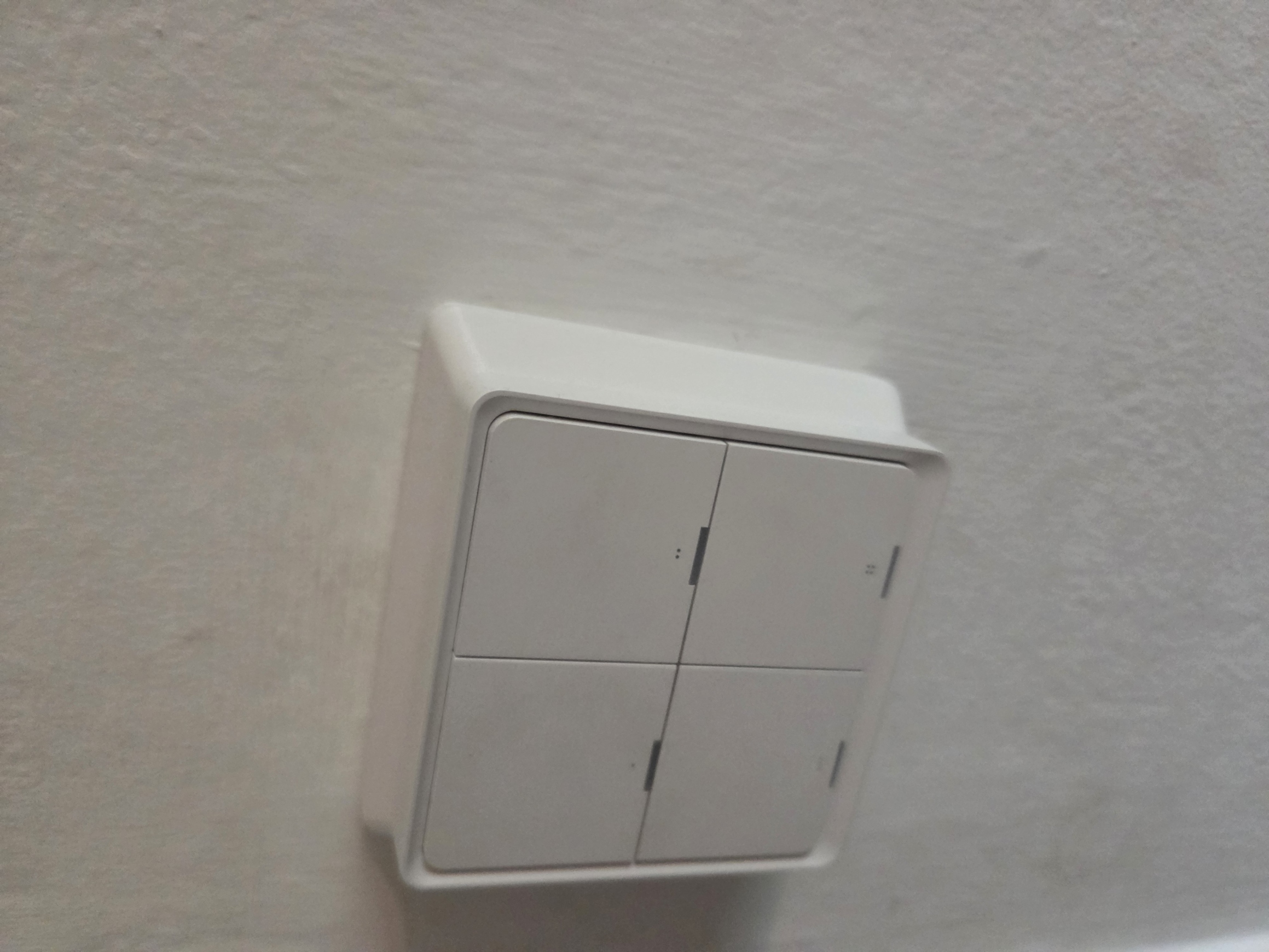 Low-profile Wall Mount for Tuya TS0044 – Fits Over Existing EU Light Switch