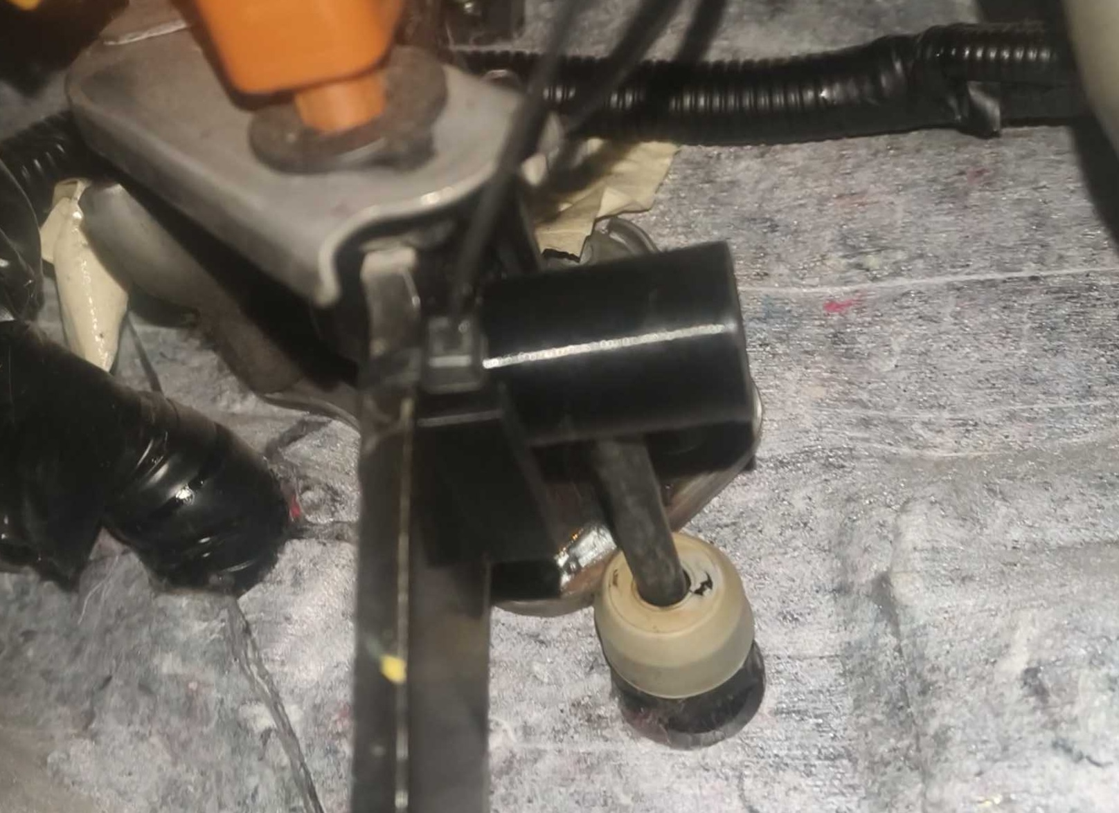 Nissan clutch pedal / master cylinder plastic clip fix