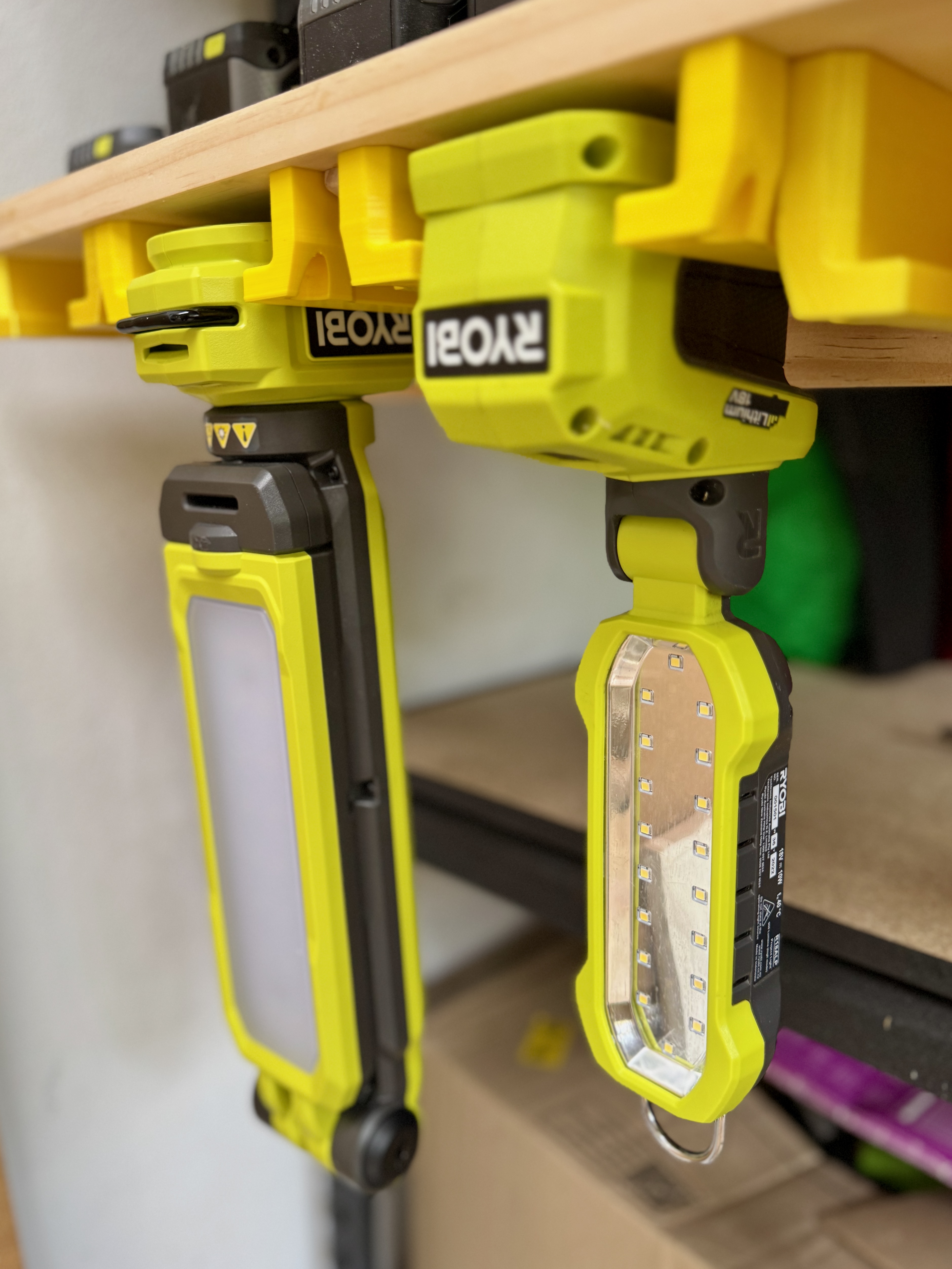Ryobi One+ 18V - tool holder for LED shop / project light