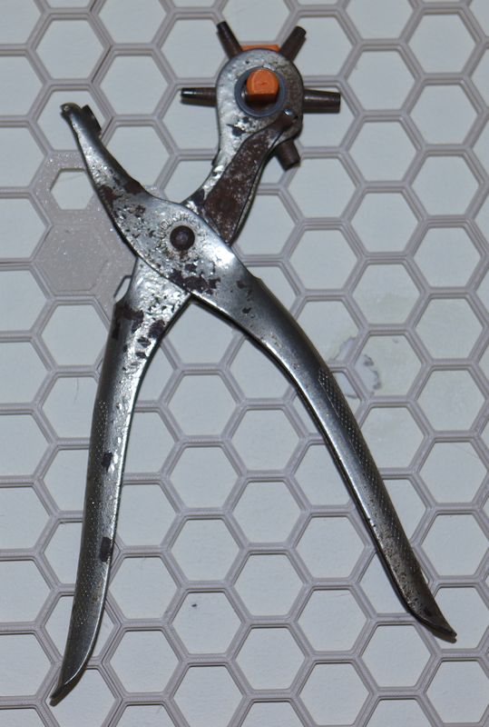HSW hanger - Maun rotary punch
