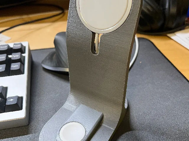 iPhone MagSafe Stand