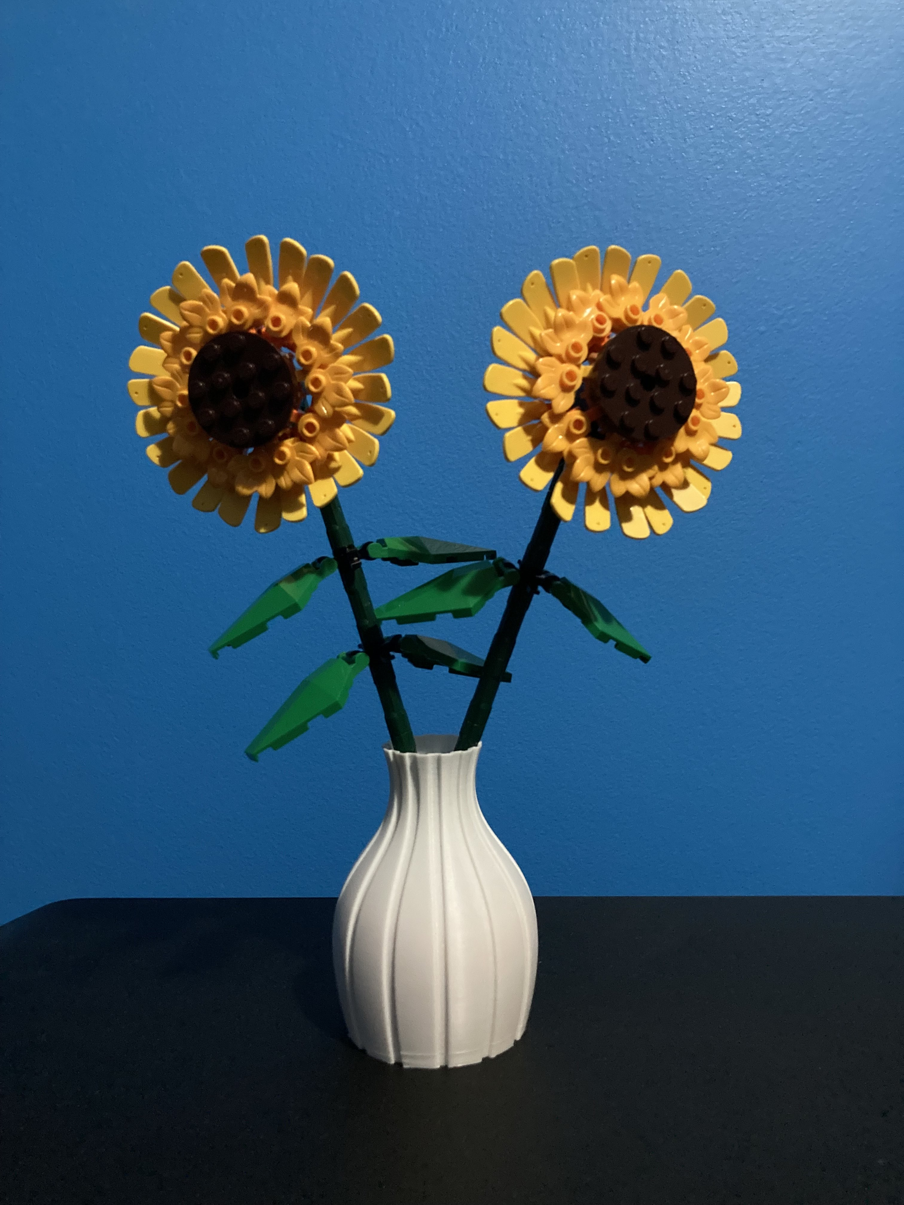 Small Frilled Flower Vase for LEGO Flowers