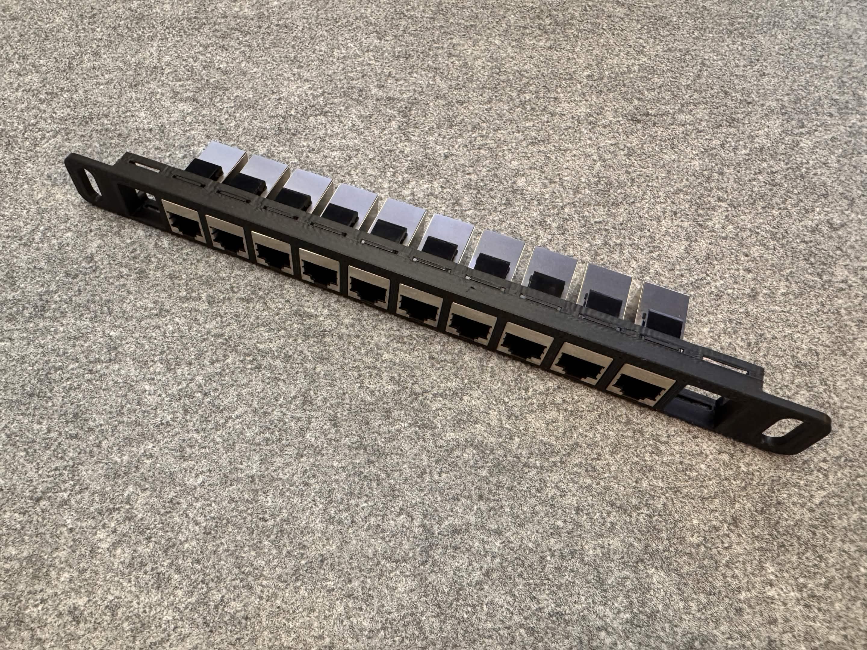 3D Printable 0.5U Keystone Patch Panel