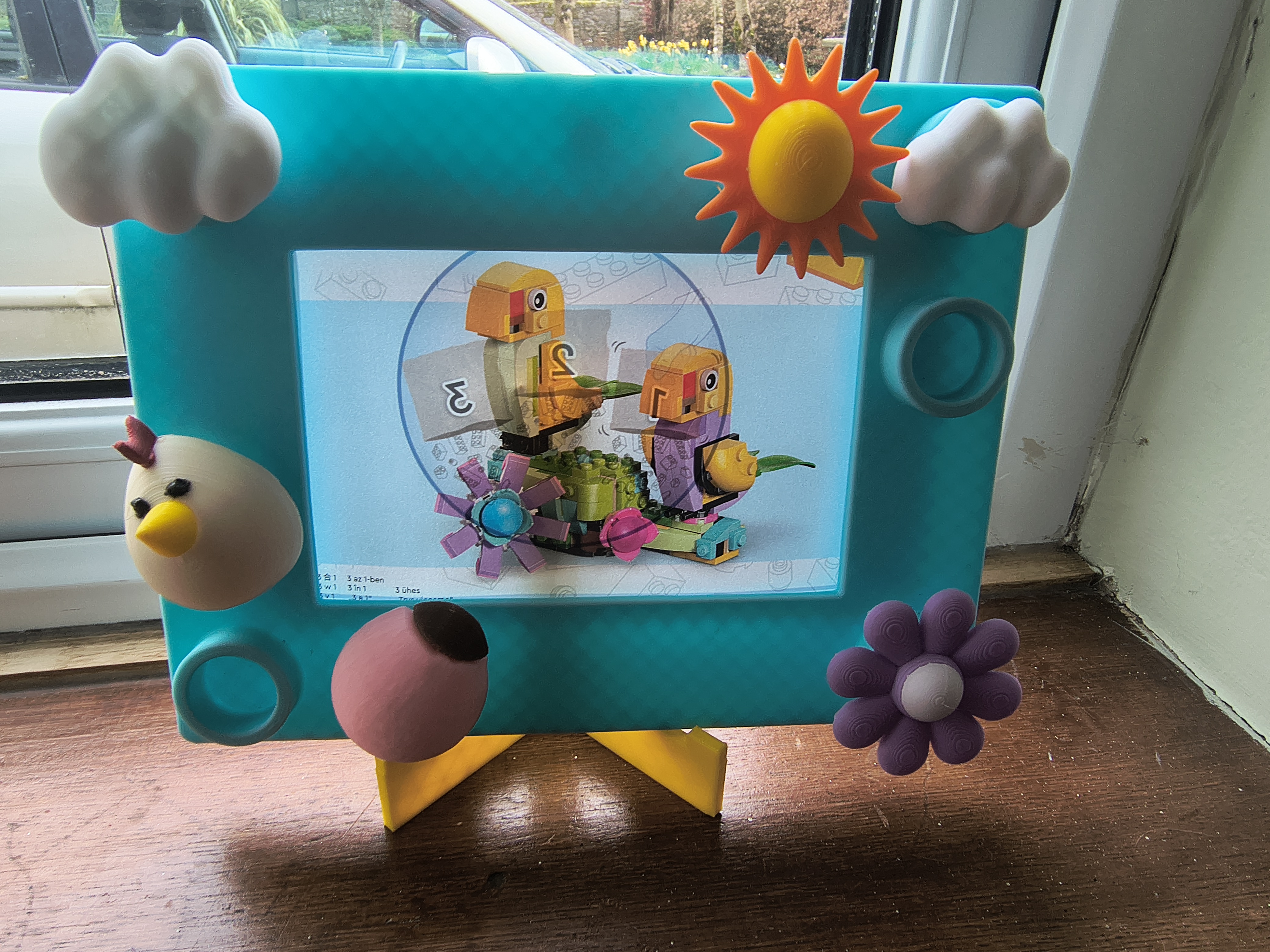 Miniatura 2 do modelo 3D Easter bundle (Brick Frame & Lego Wreath)