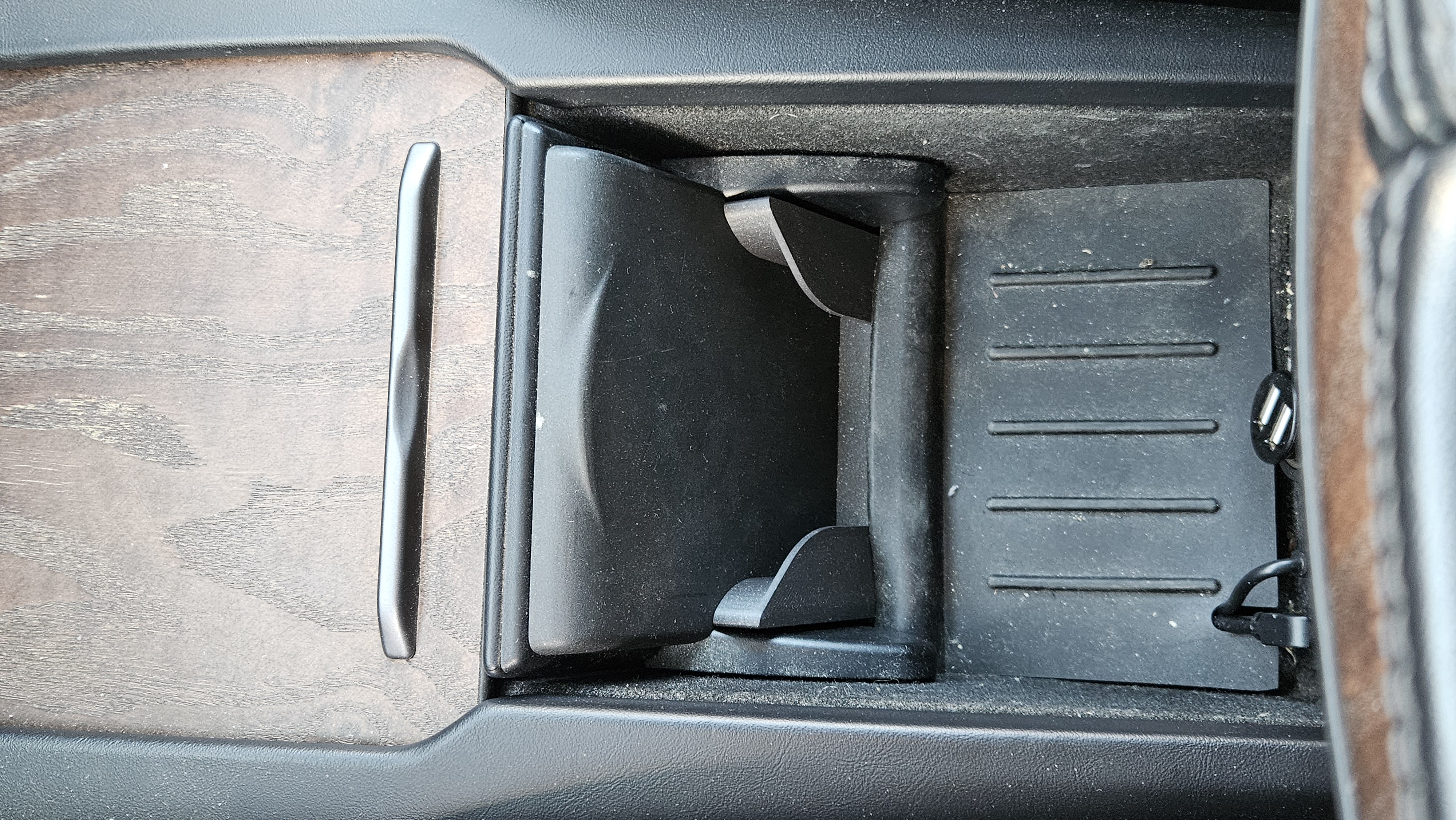 Phone holder for Tesla Model X wireless phone charger