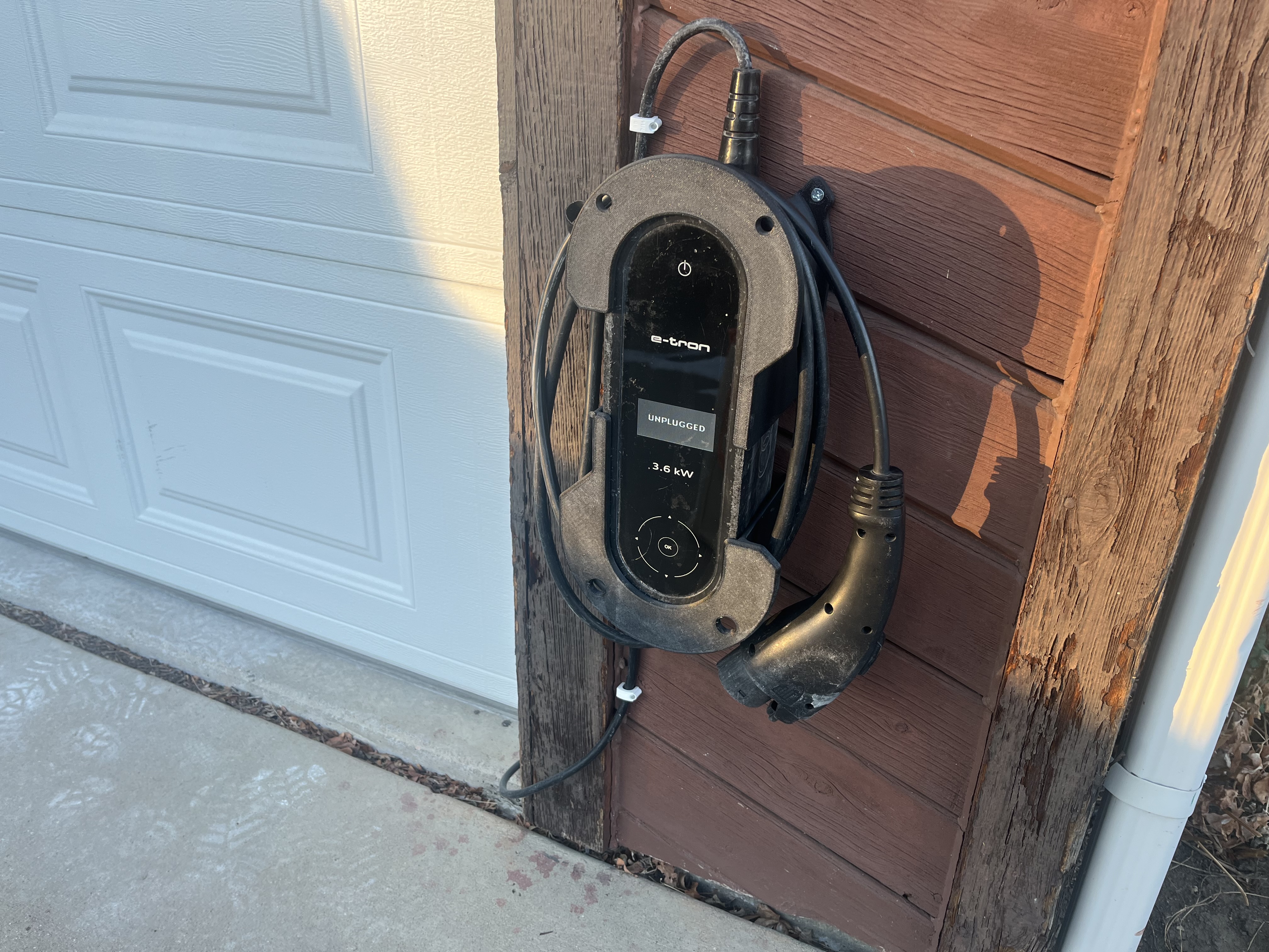Audi A3 e-tron charger Wall mount