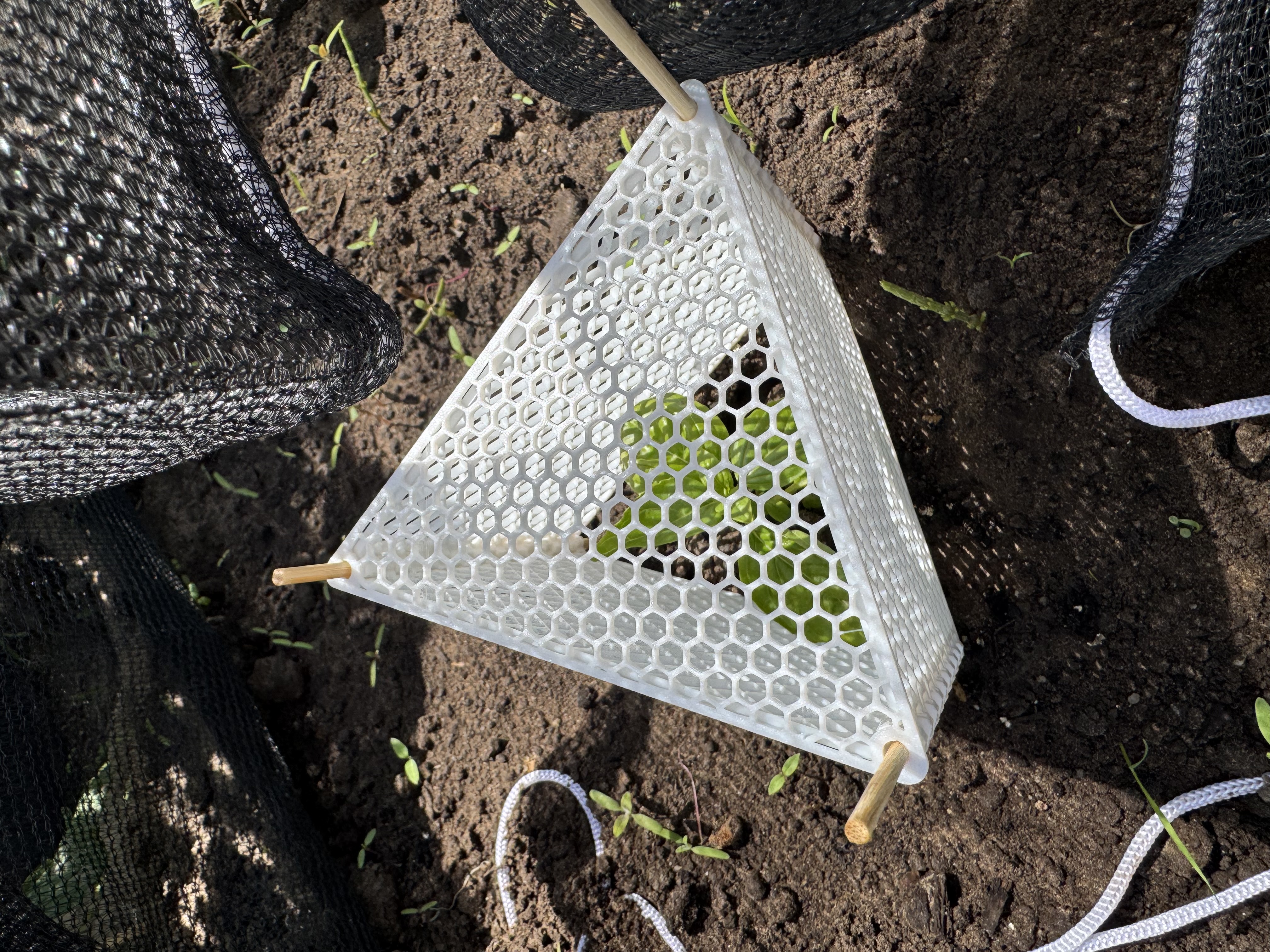 Simple Quick Flexible Stackable Modular Slug Fence