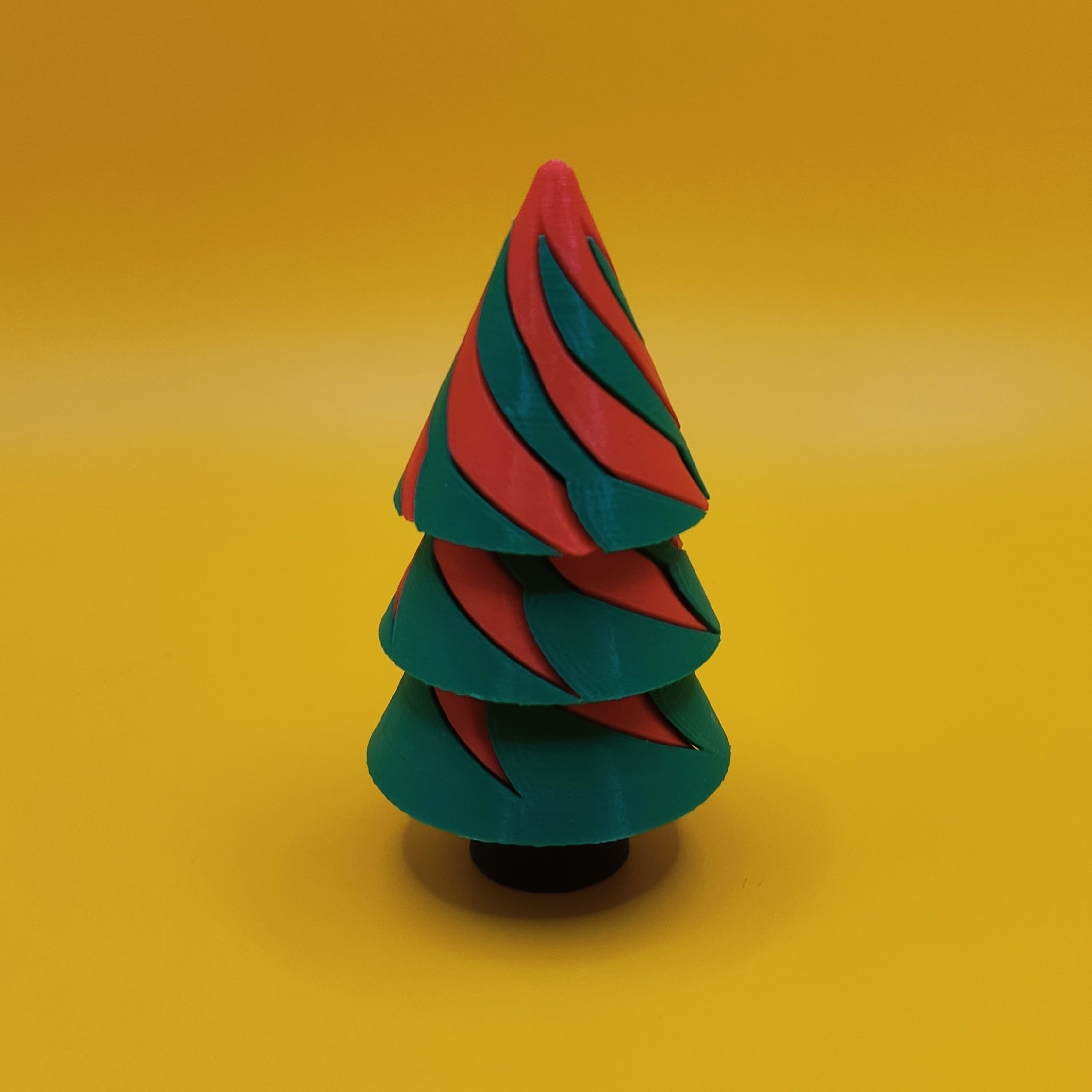 Spiral-Passthrough Christmas Tree