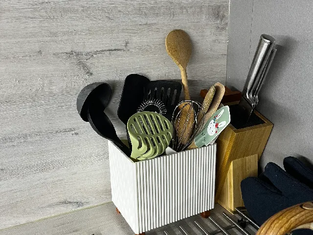 Kitchen wooden spoon holder_2
