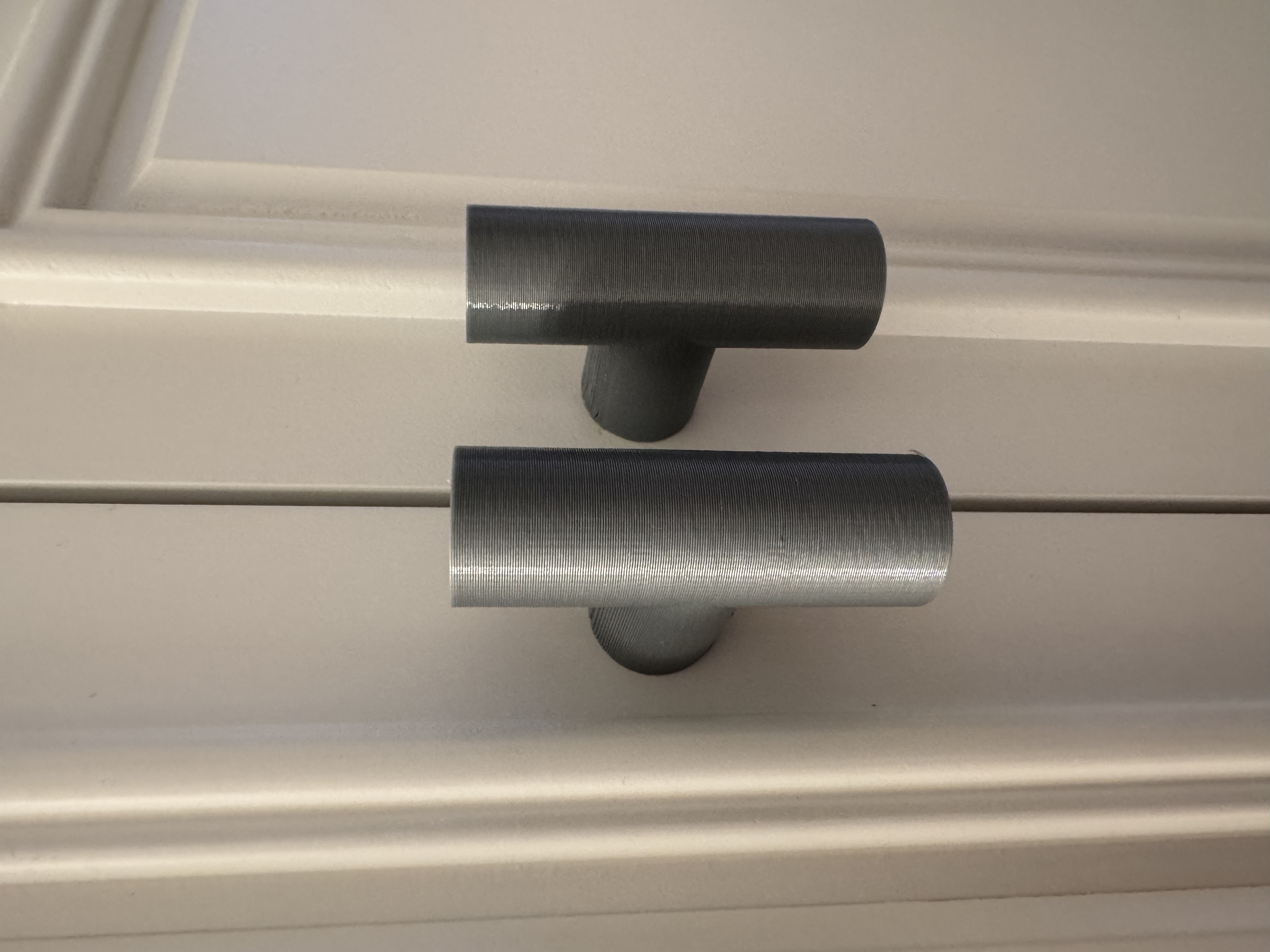 Cylindrical cabinet pull knob