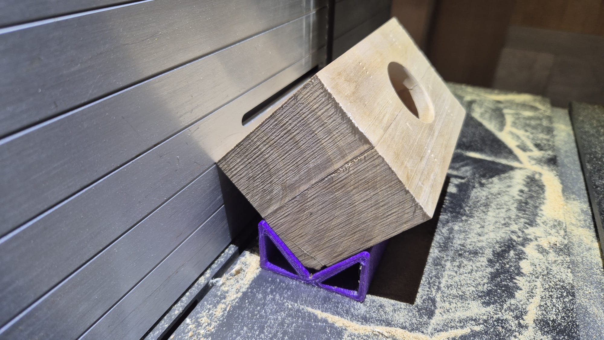 Cutting aid for wood turning (on bandsaws e.g)