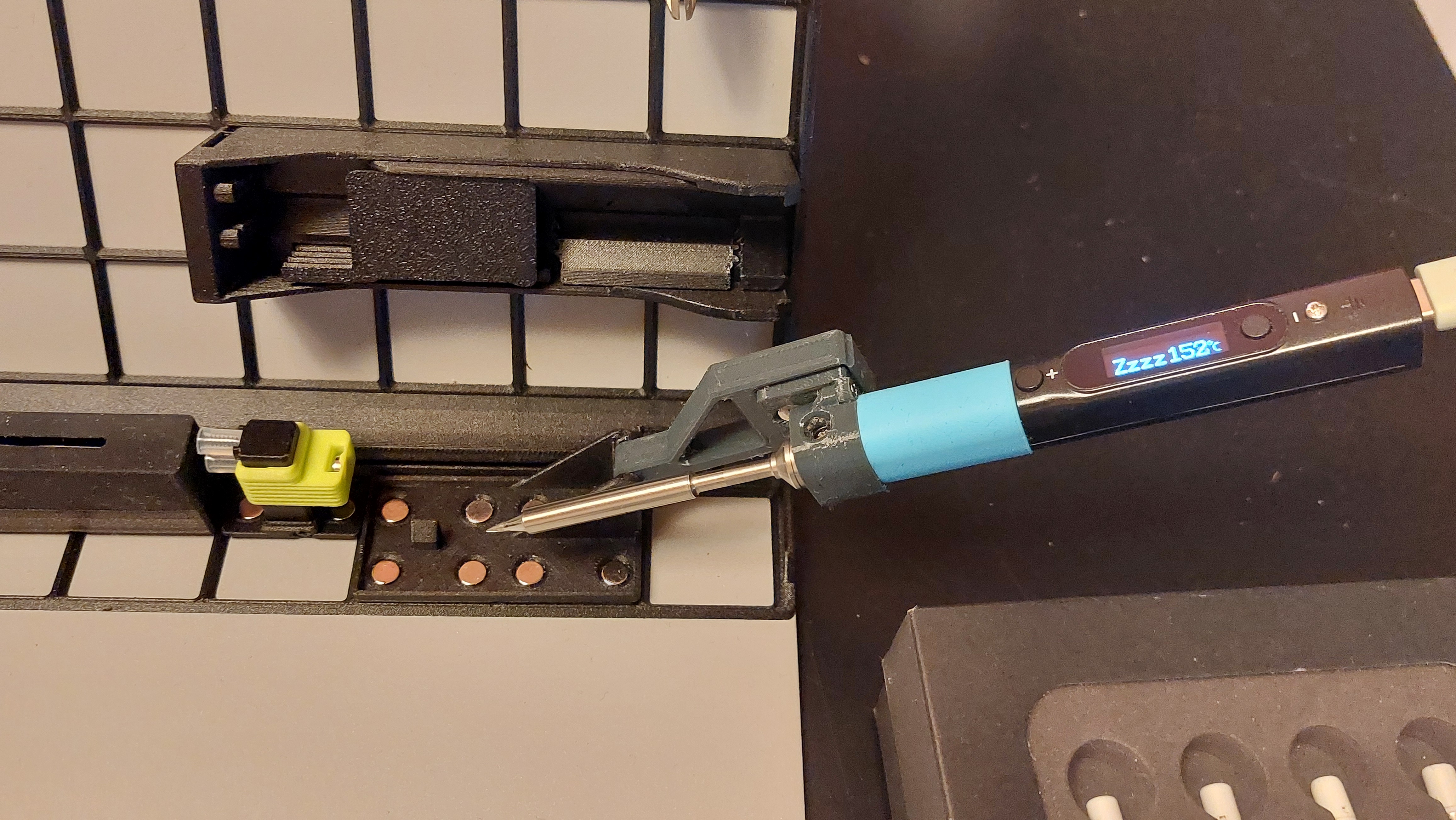 Pinecil holder for Soldr
