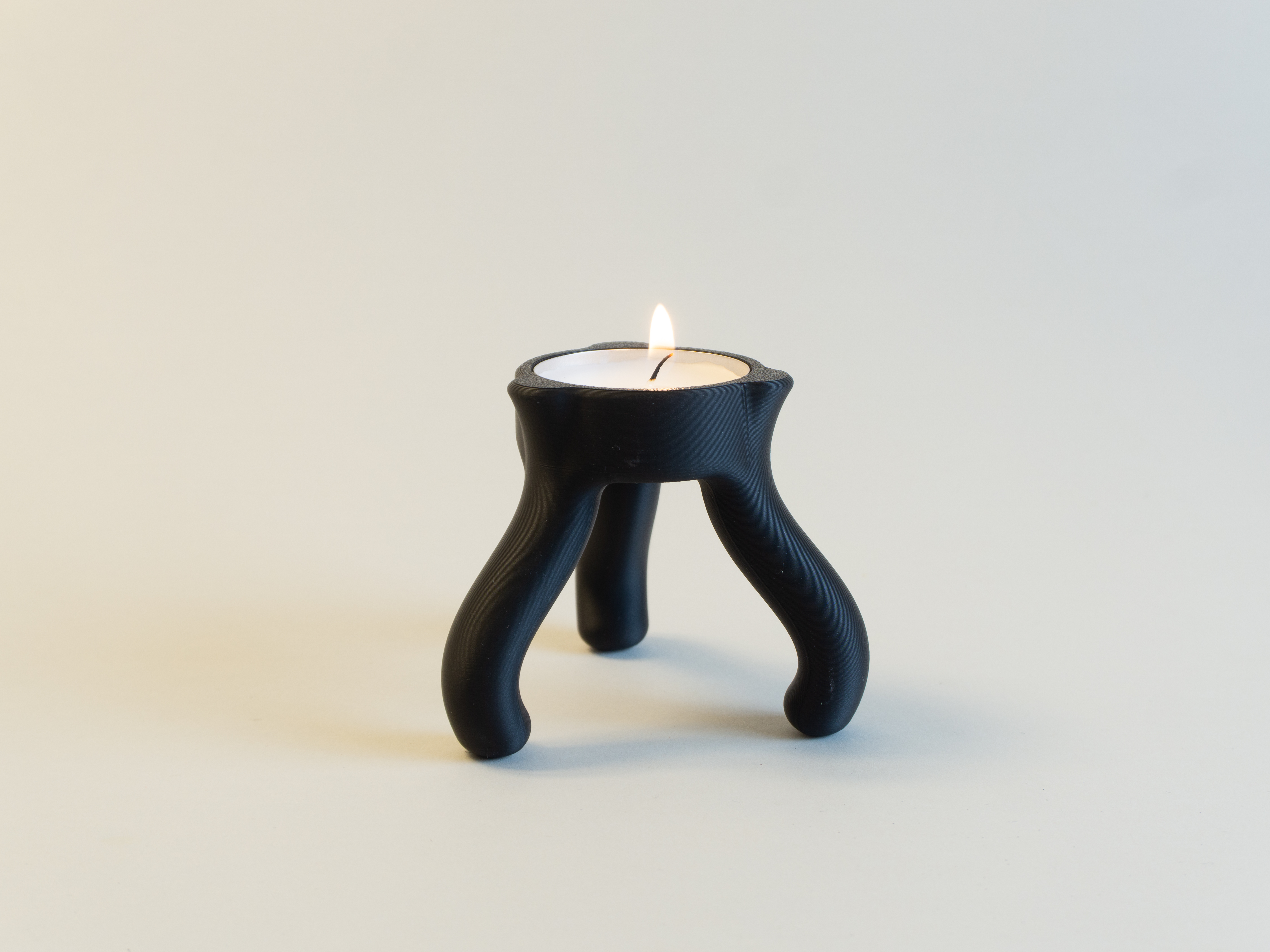 Tealight candle tripod