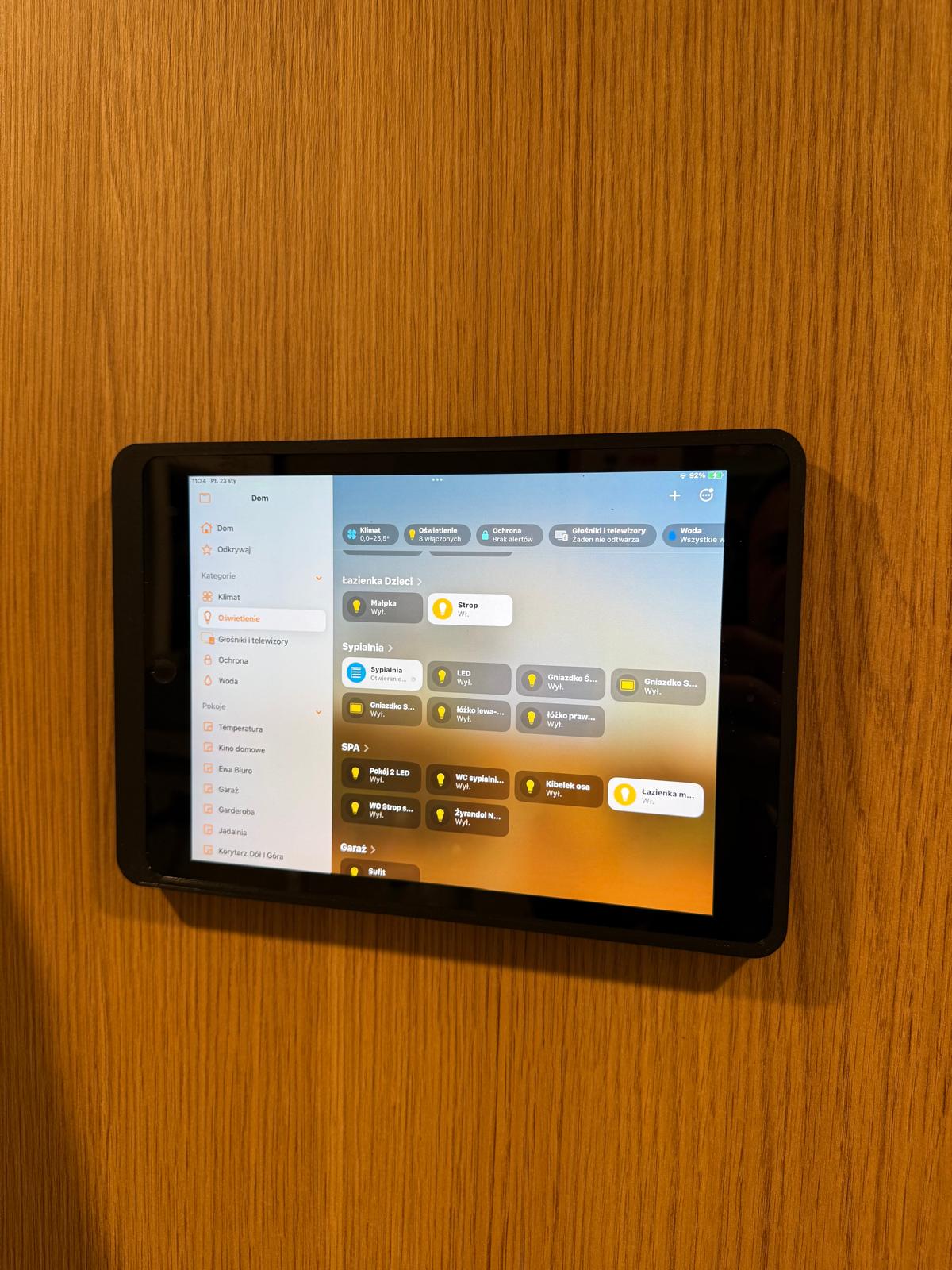 iPad na ścianie – magnetyczna ramka 3D do sterowania Smart Home