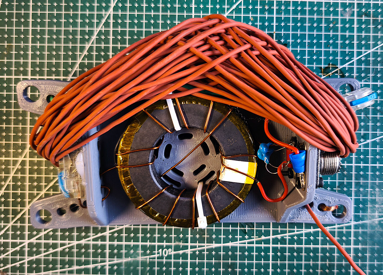 EFHW/Earchi/Random Wire Un-un Mount with Cable Winder