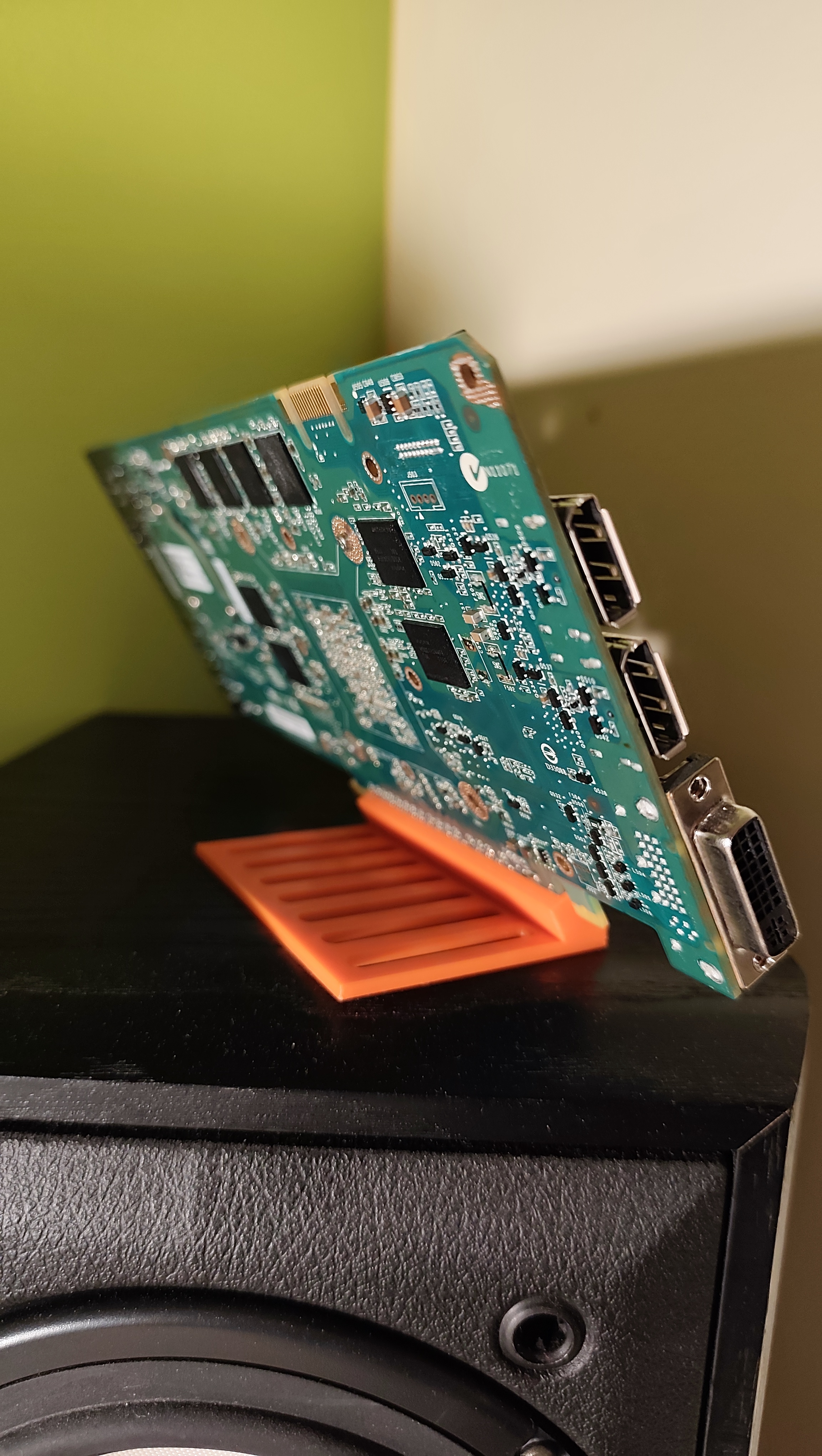 GPU holder
