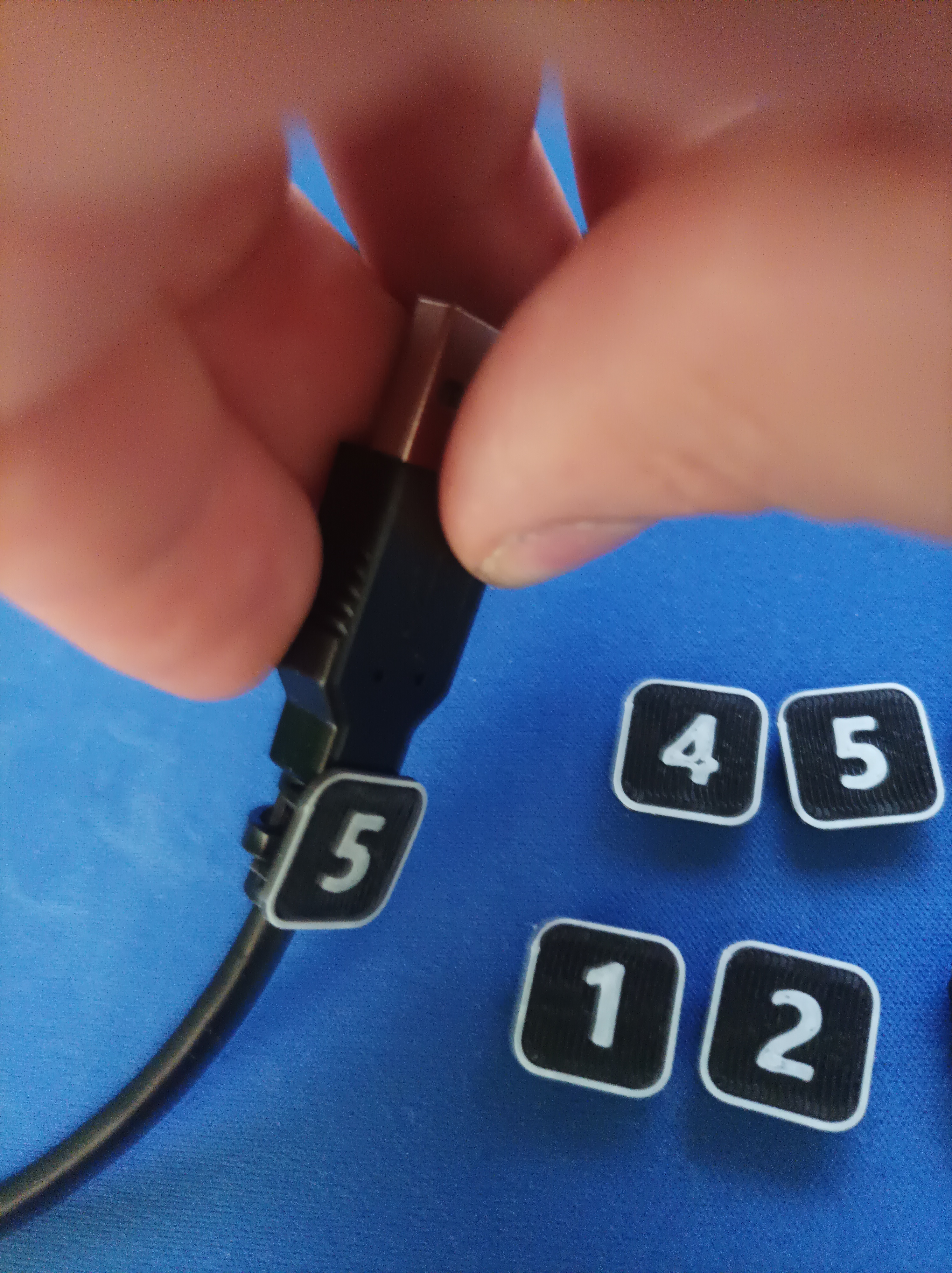 Miniatura 2 do modelo 3D Cable label (small)