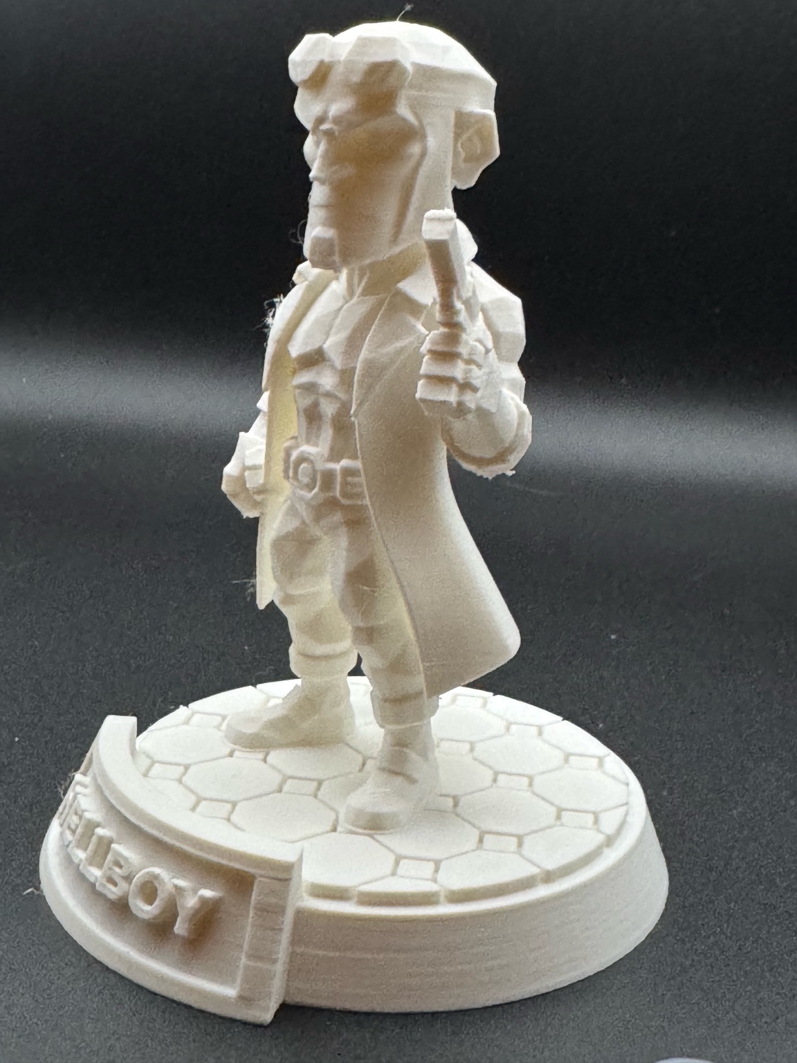 Miniatura 2 do modelo 3D HELLBOY LOWPOLY