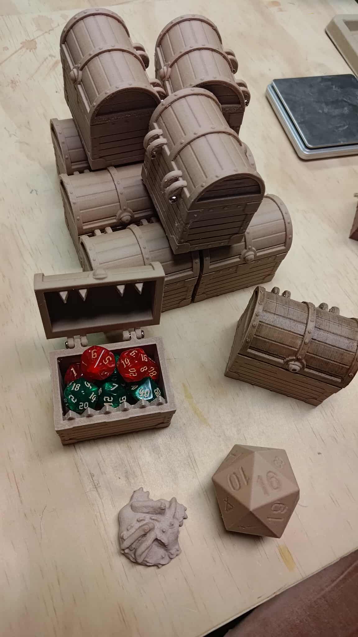 Dice Chest Mimic stronger hinge