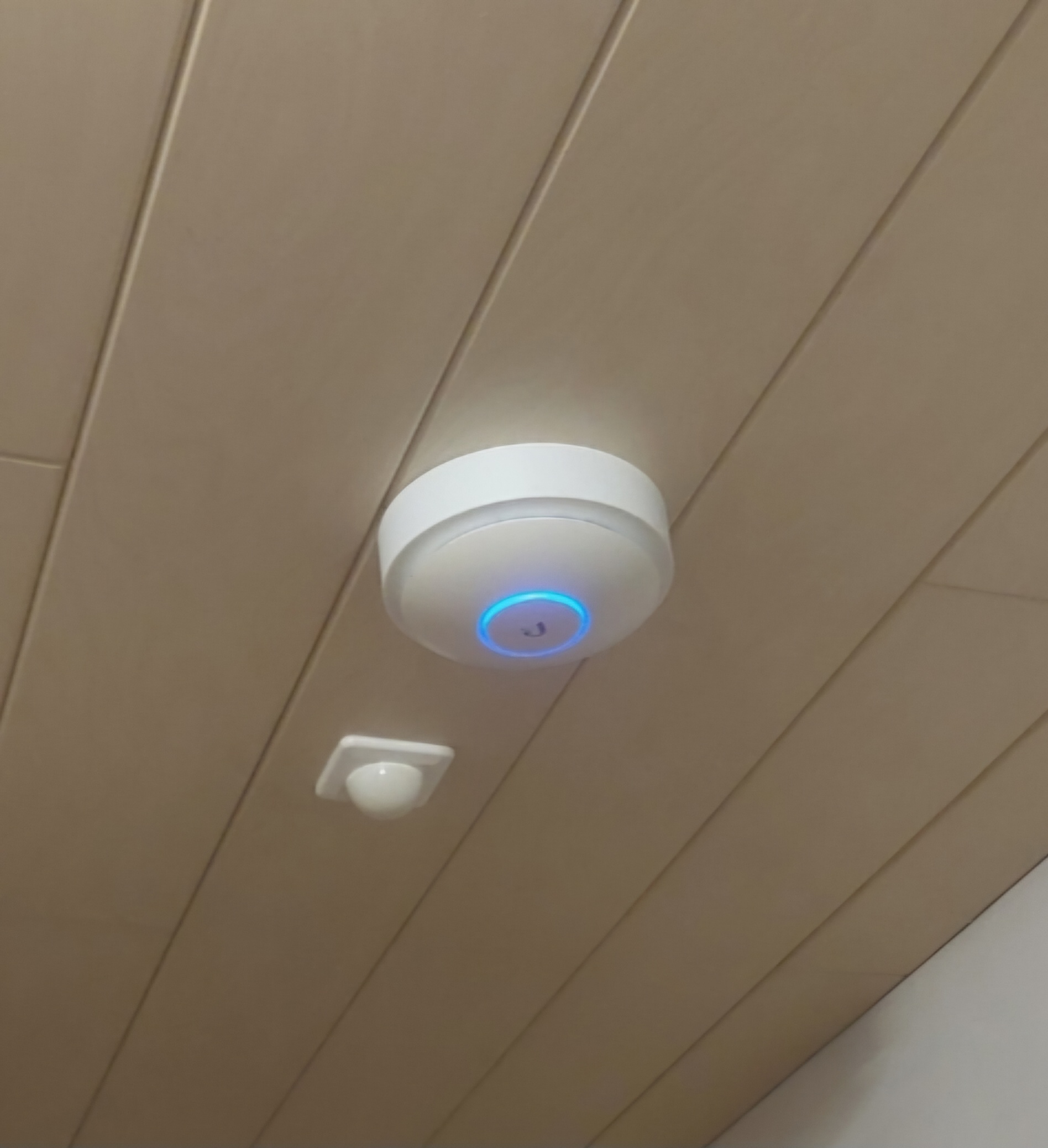 Ubiquiti Unifi Repeater Montage